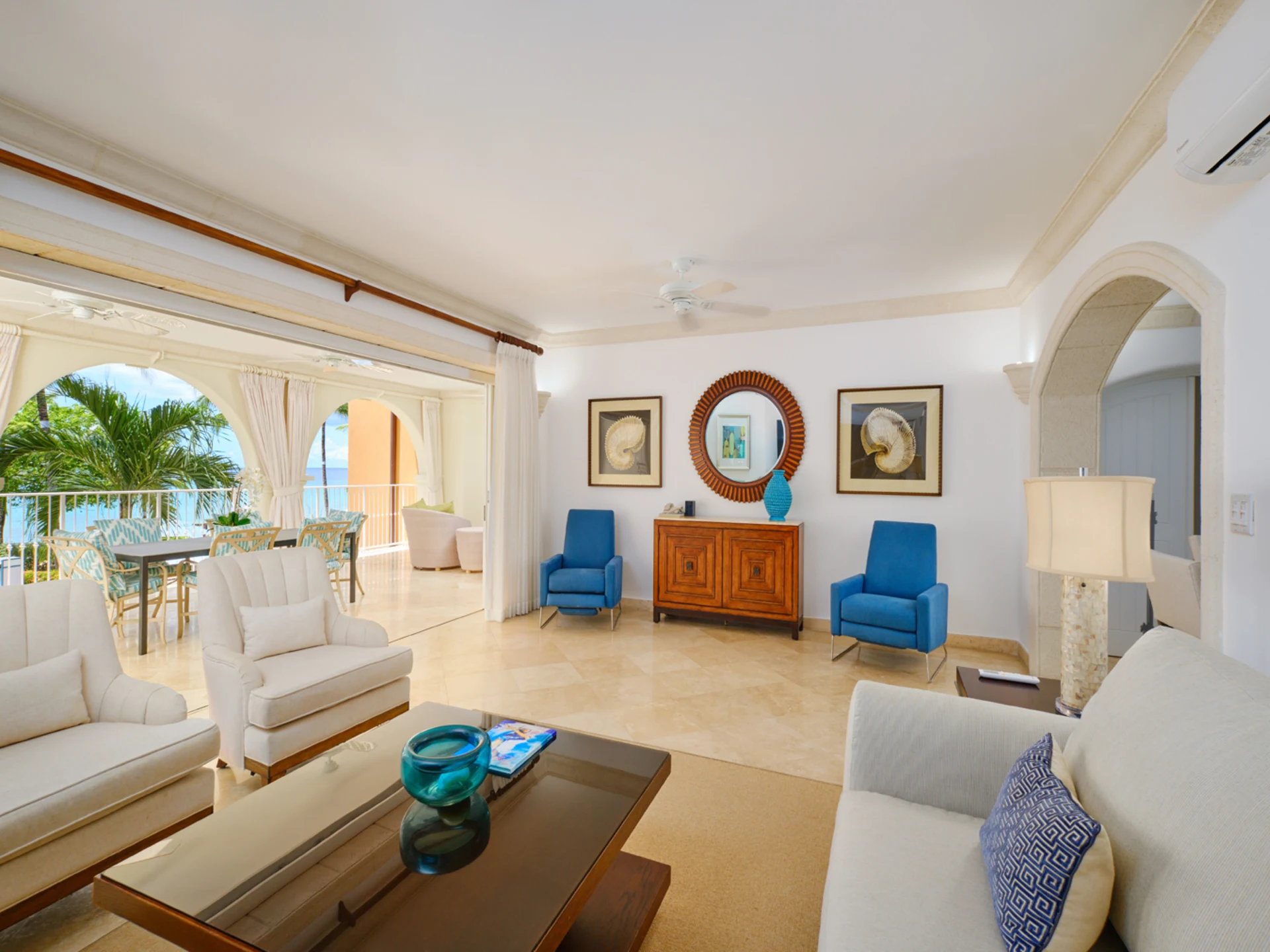 Spacious living room