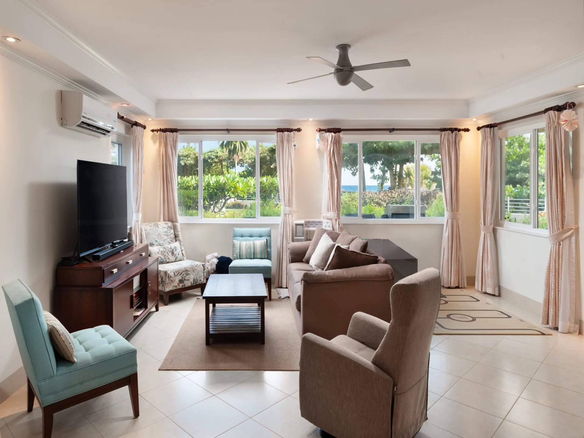 Spacious open plan living and kitchen