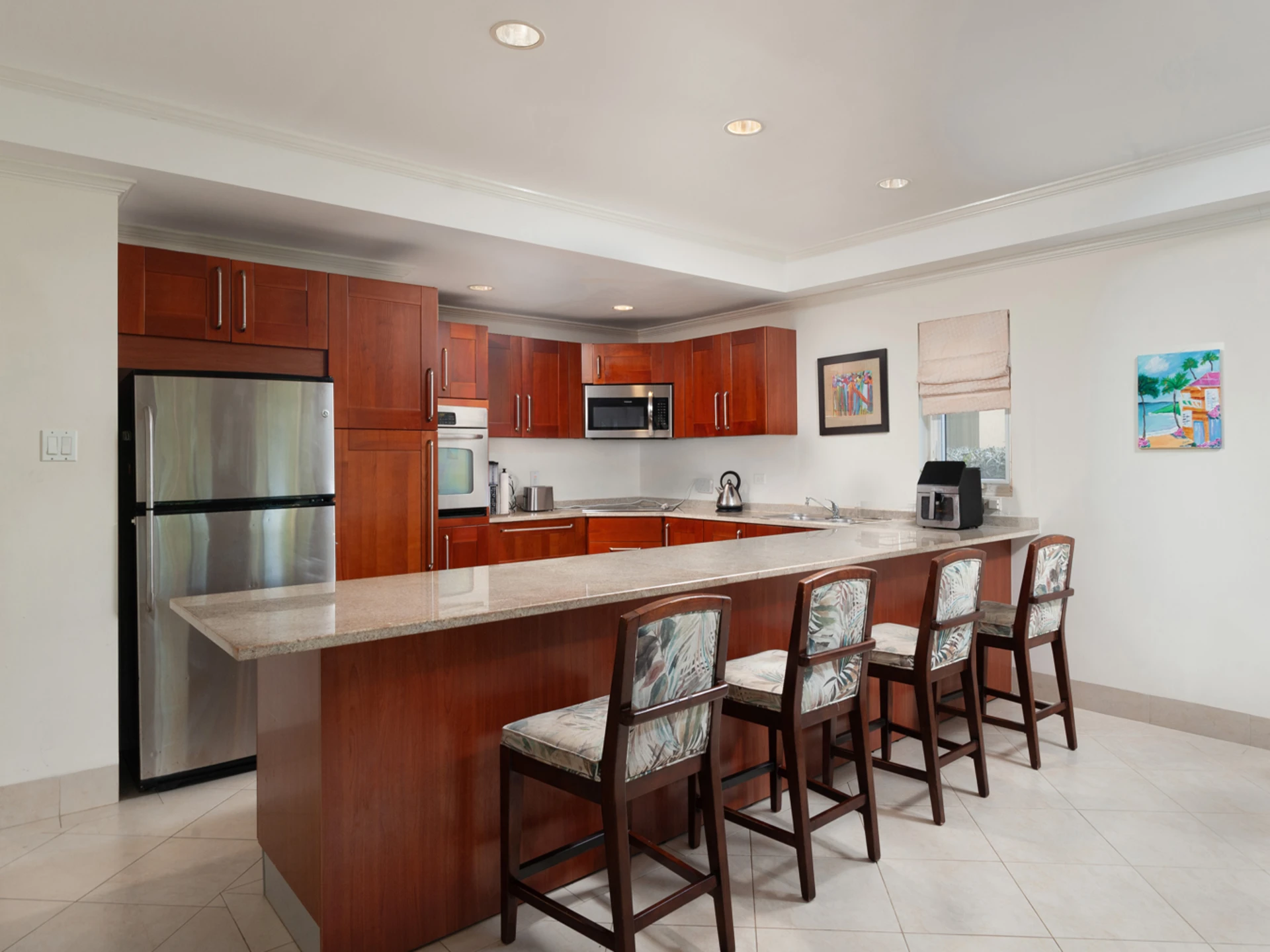 Fully fitted kitchen with all appliances