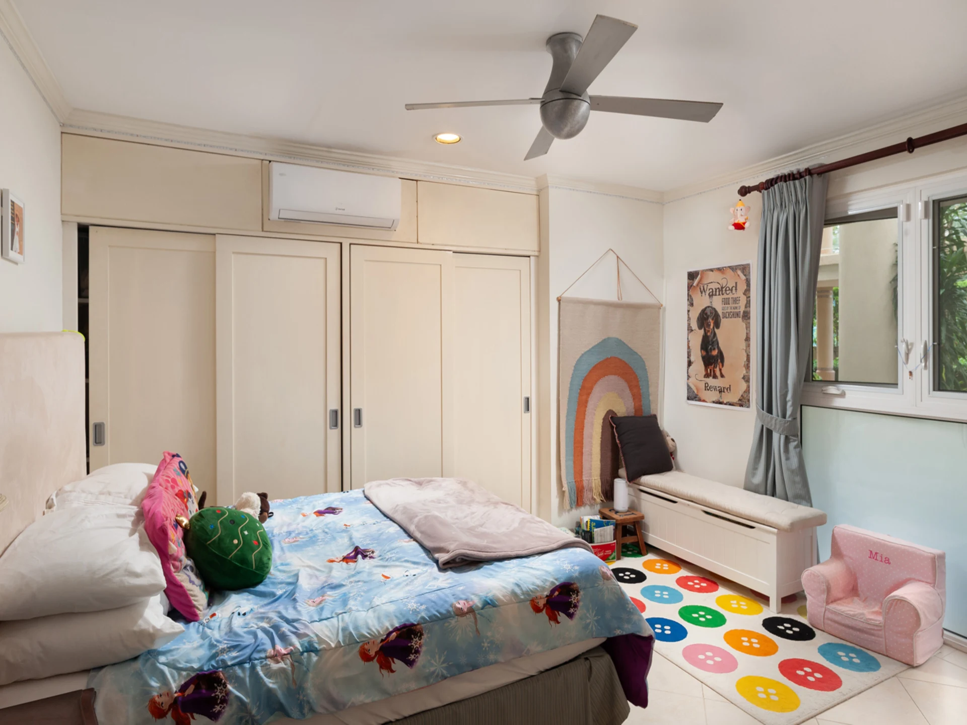 Guest bedroom suite