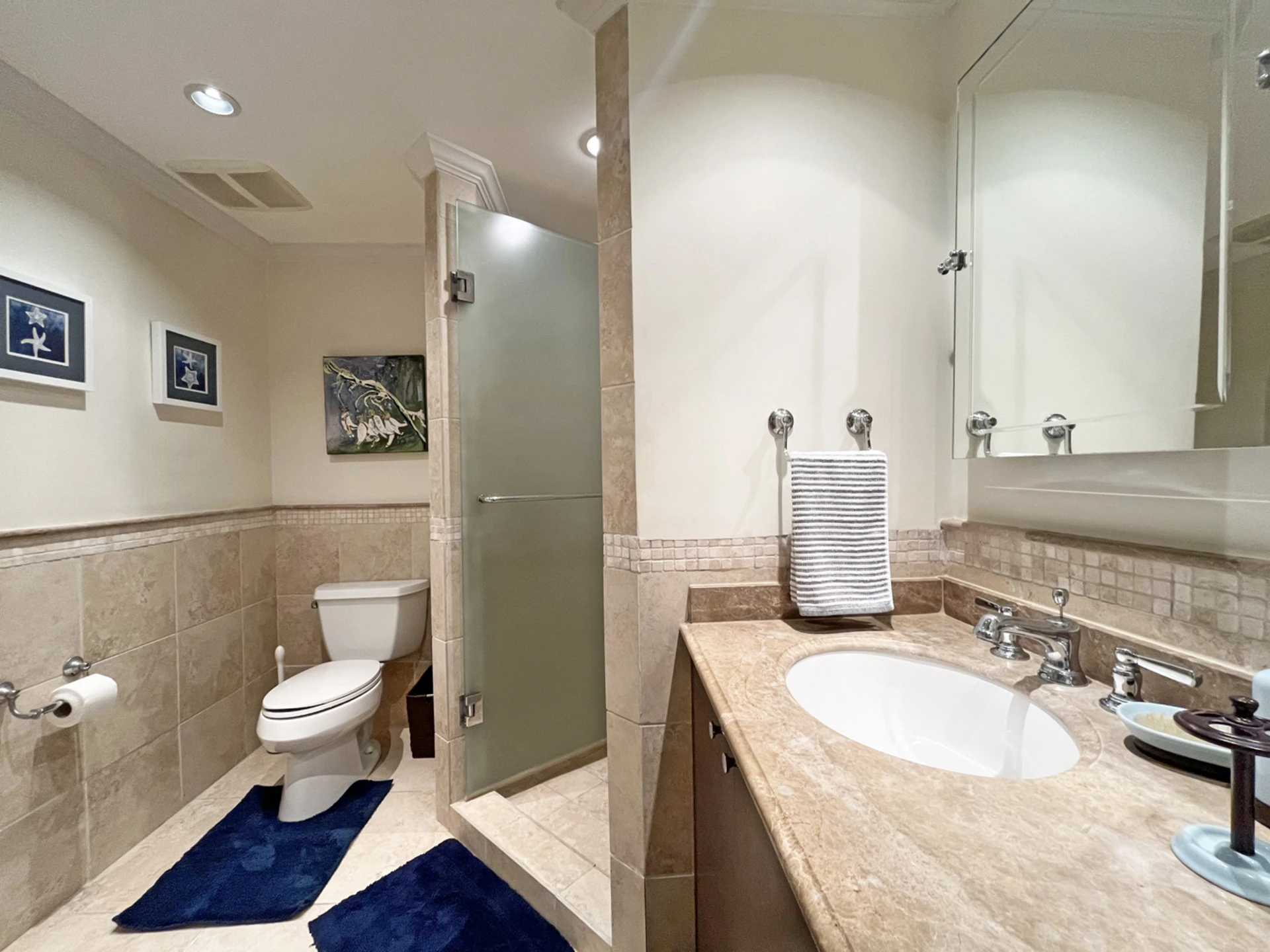 En-suite guest bathroom