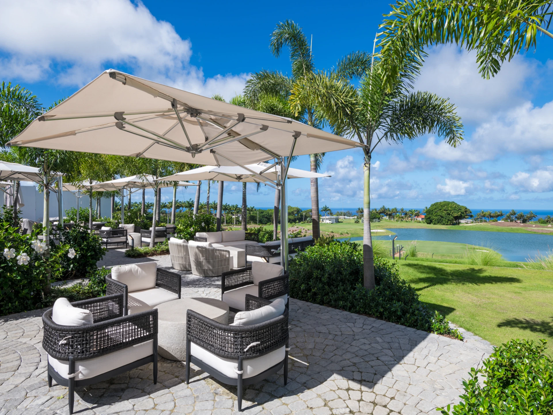 Restaurant 20th Hole with view of 19th Hole