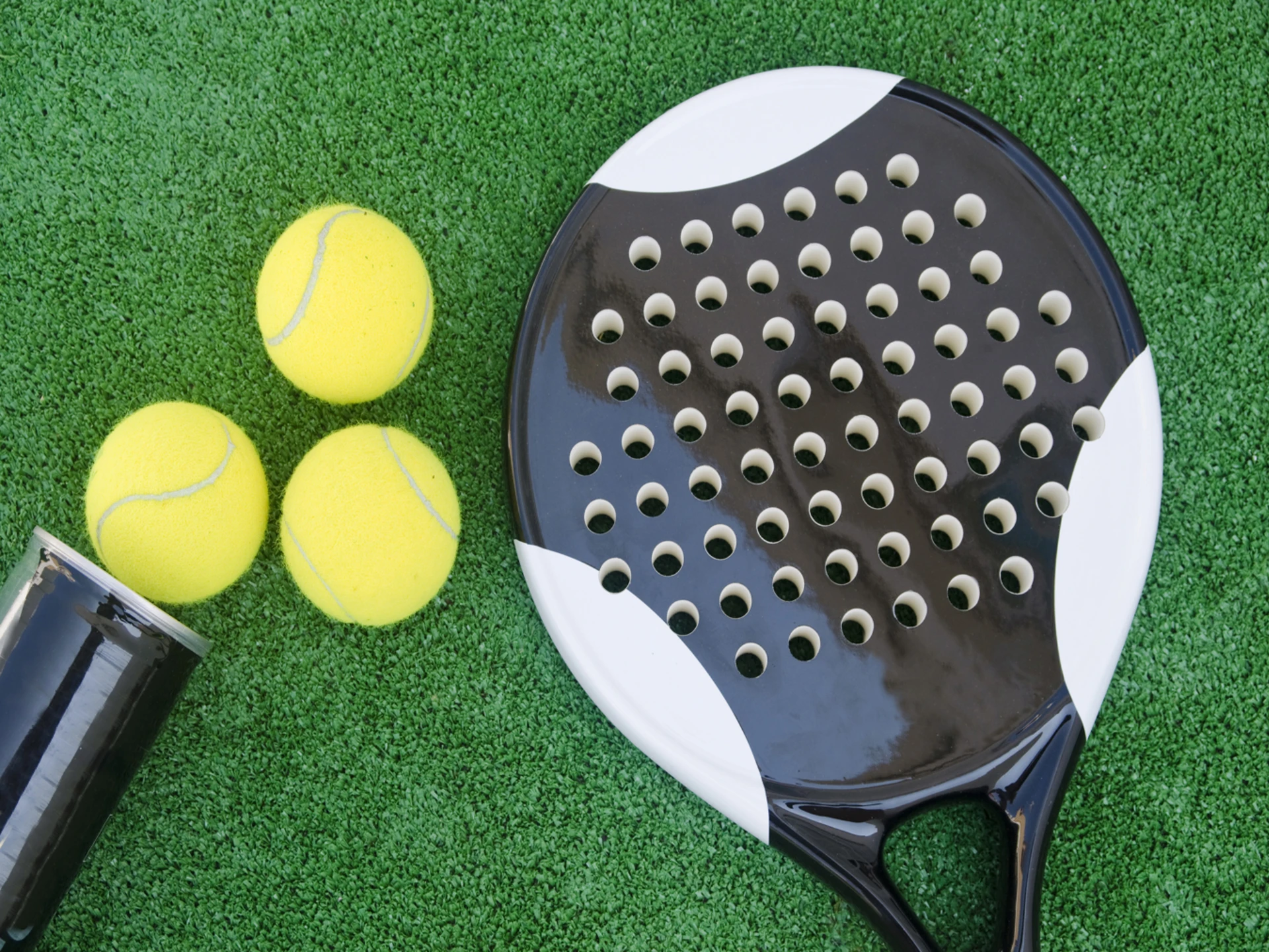 Padel tennis