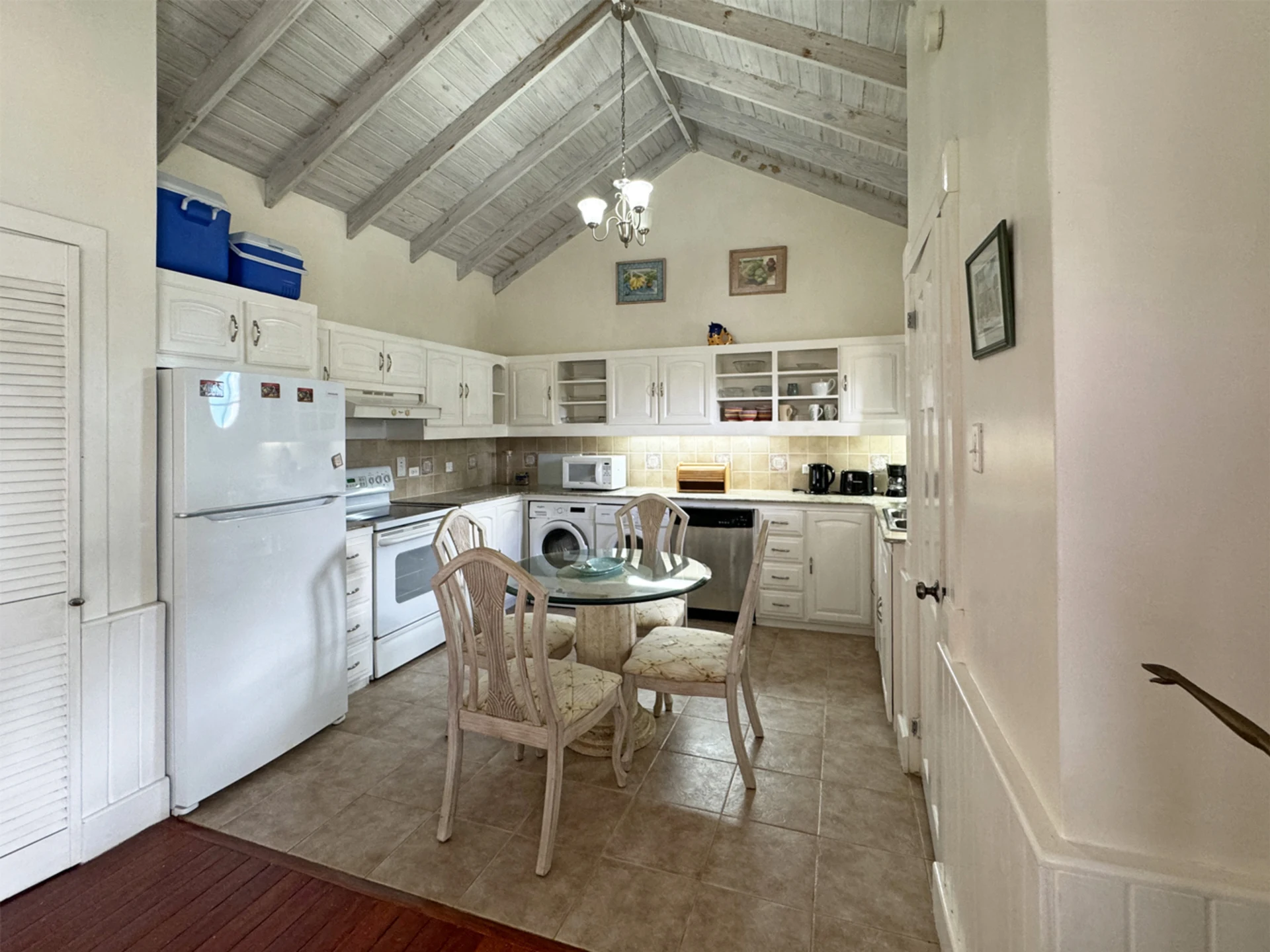 Fully equipped kitchen