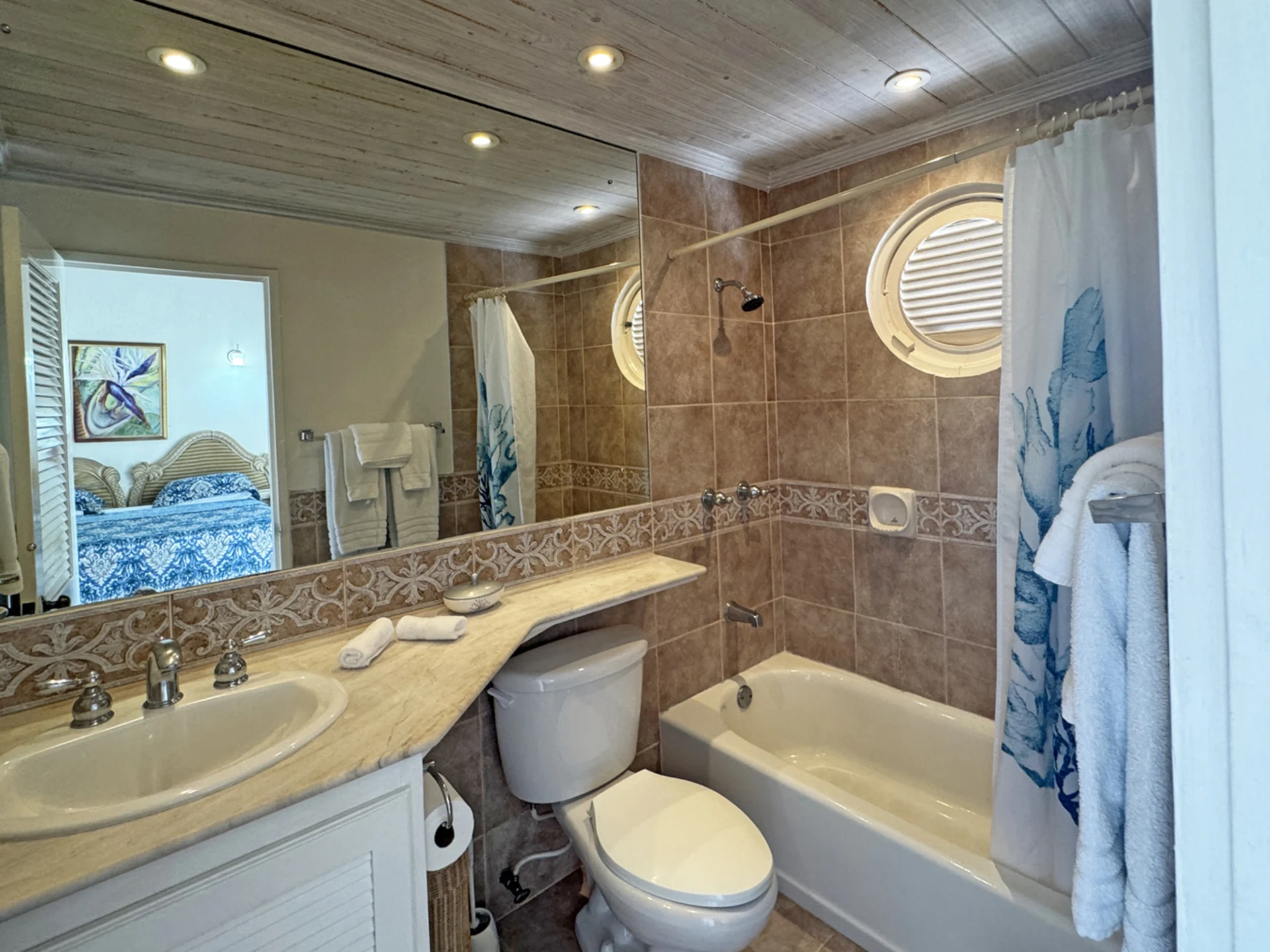 Ensuite bathroom to primary bedroom