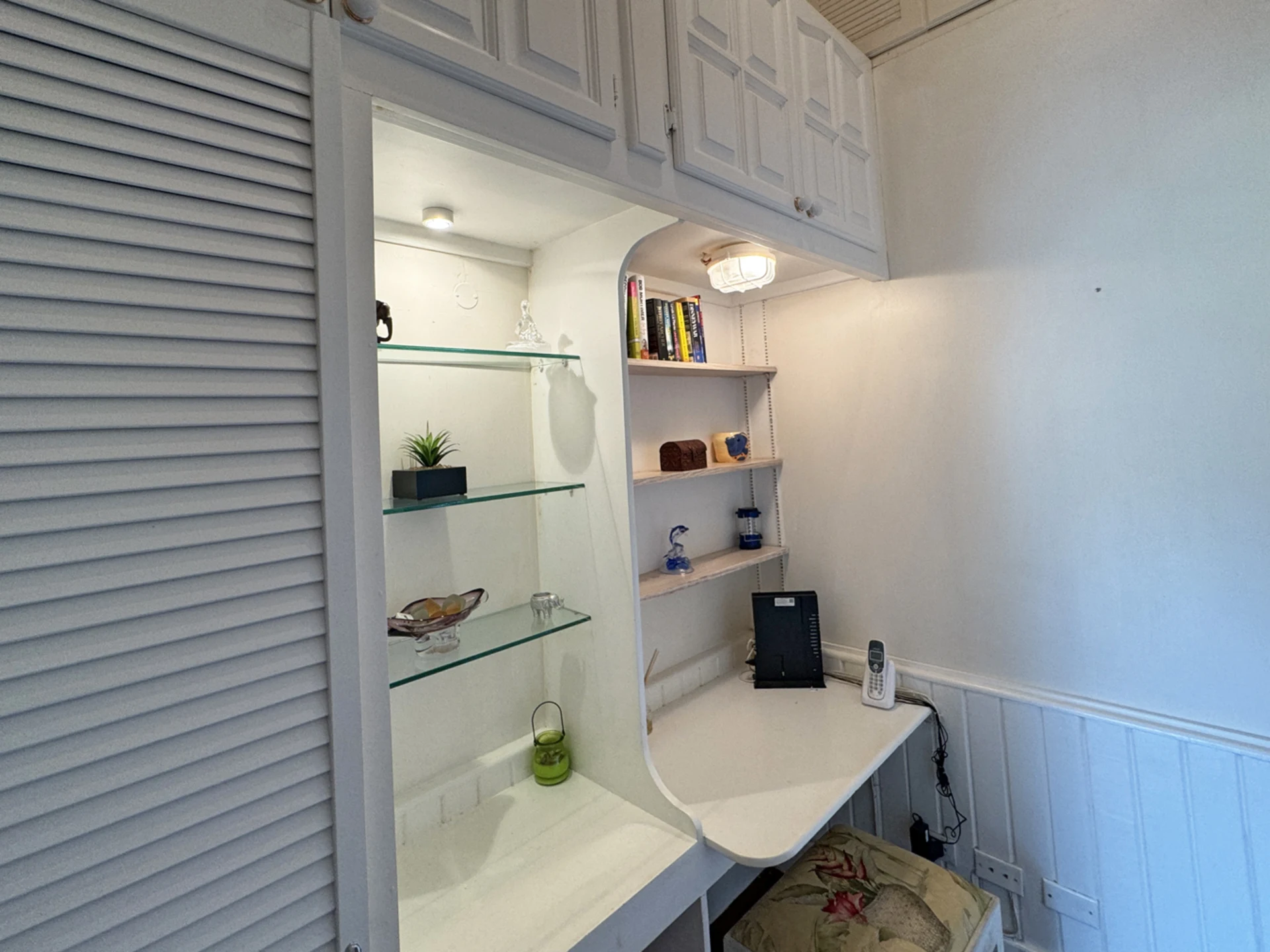 Office nook next to primary bedroom