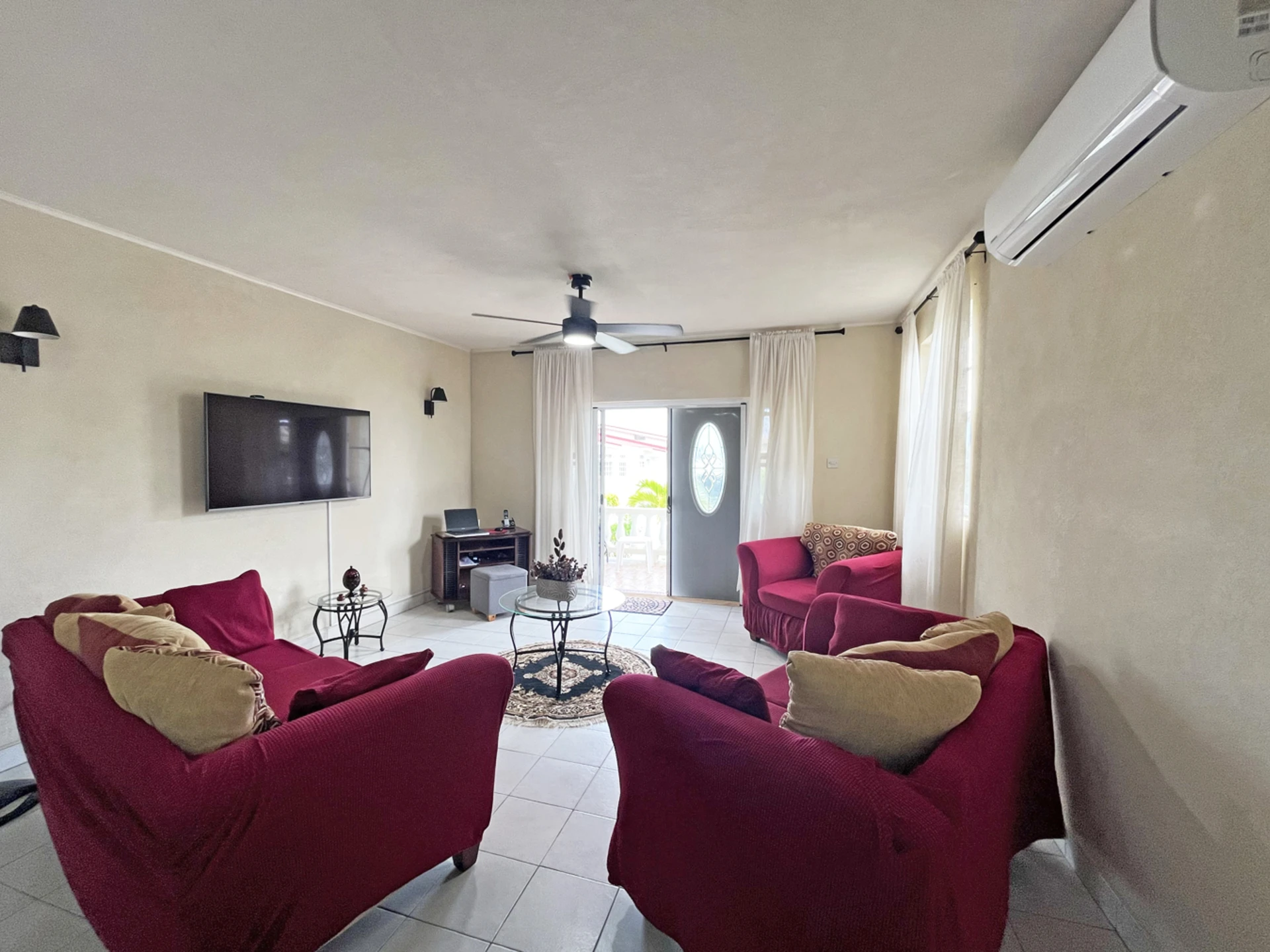 Air conditioning in living/dining room and three of the bedrooms