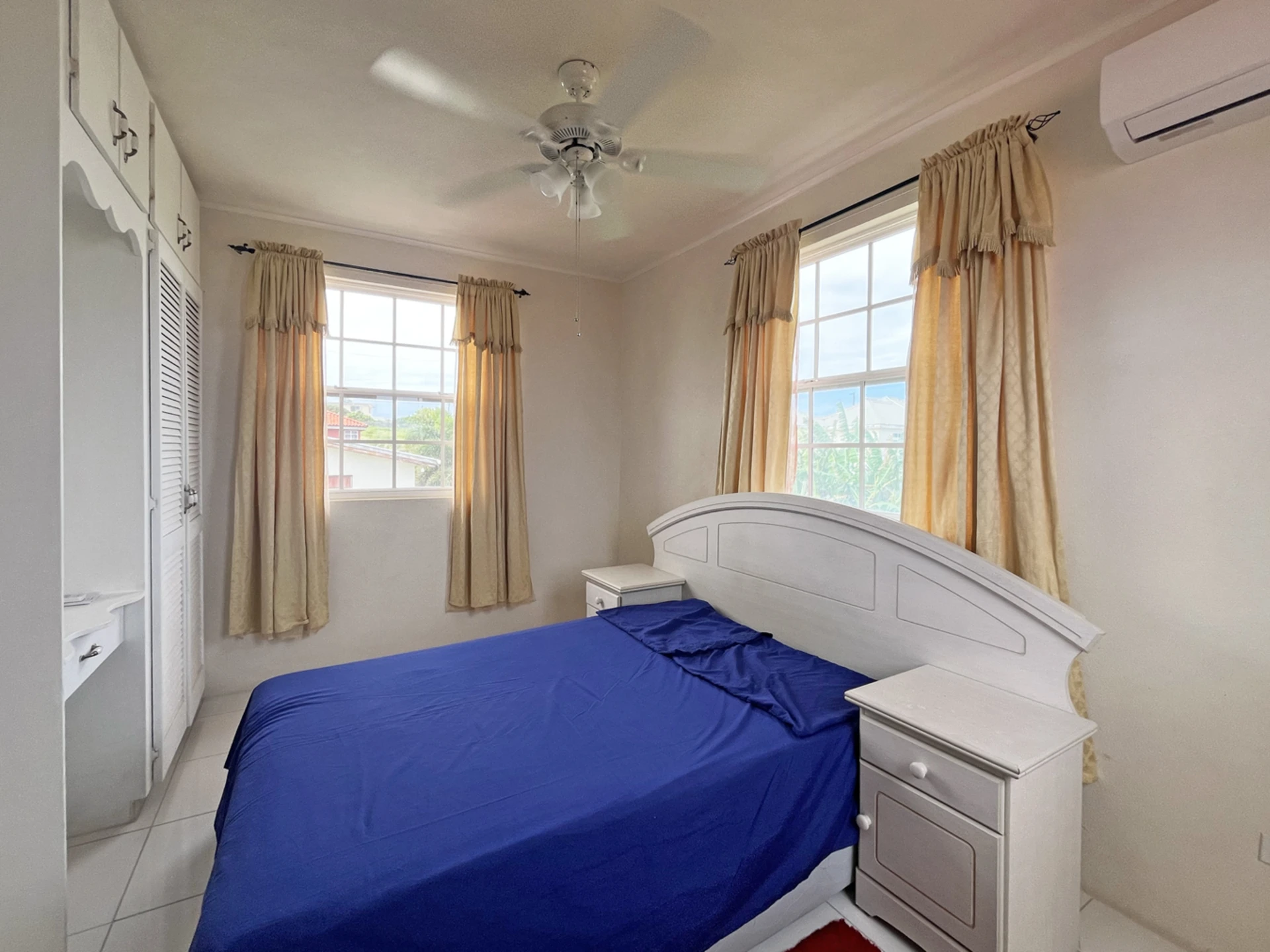 Upper guest bedroom 1