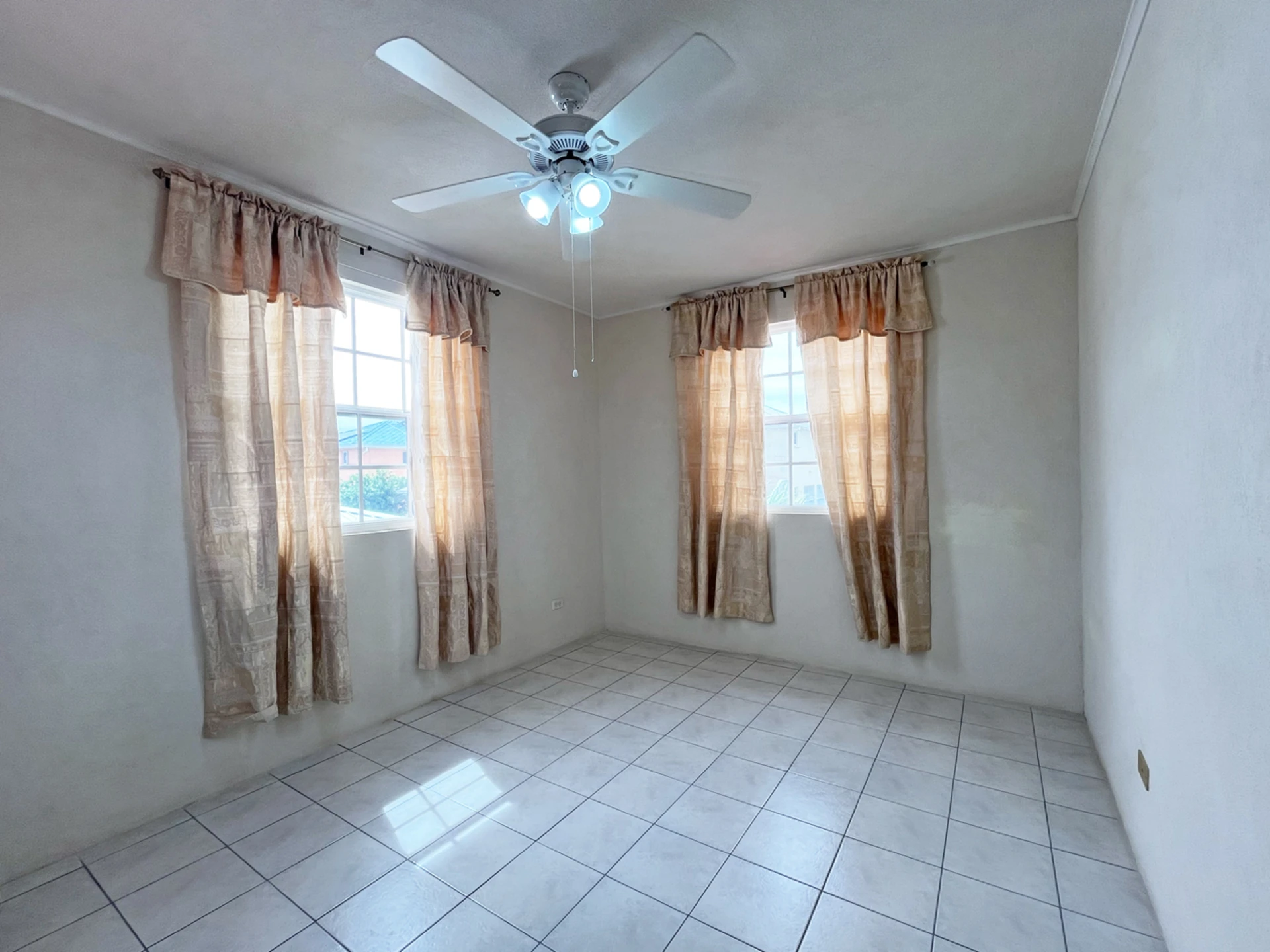 Upper guest bedroom 2