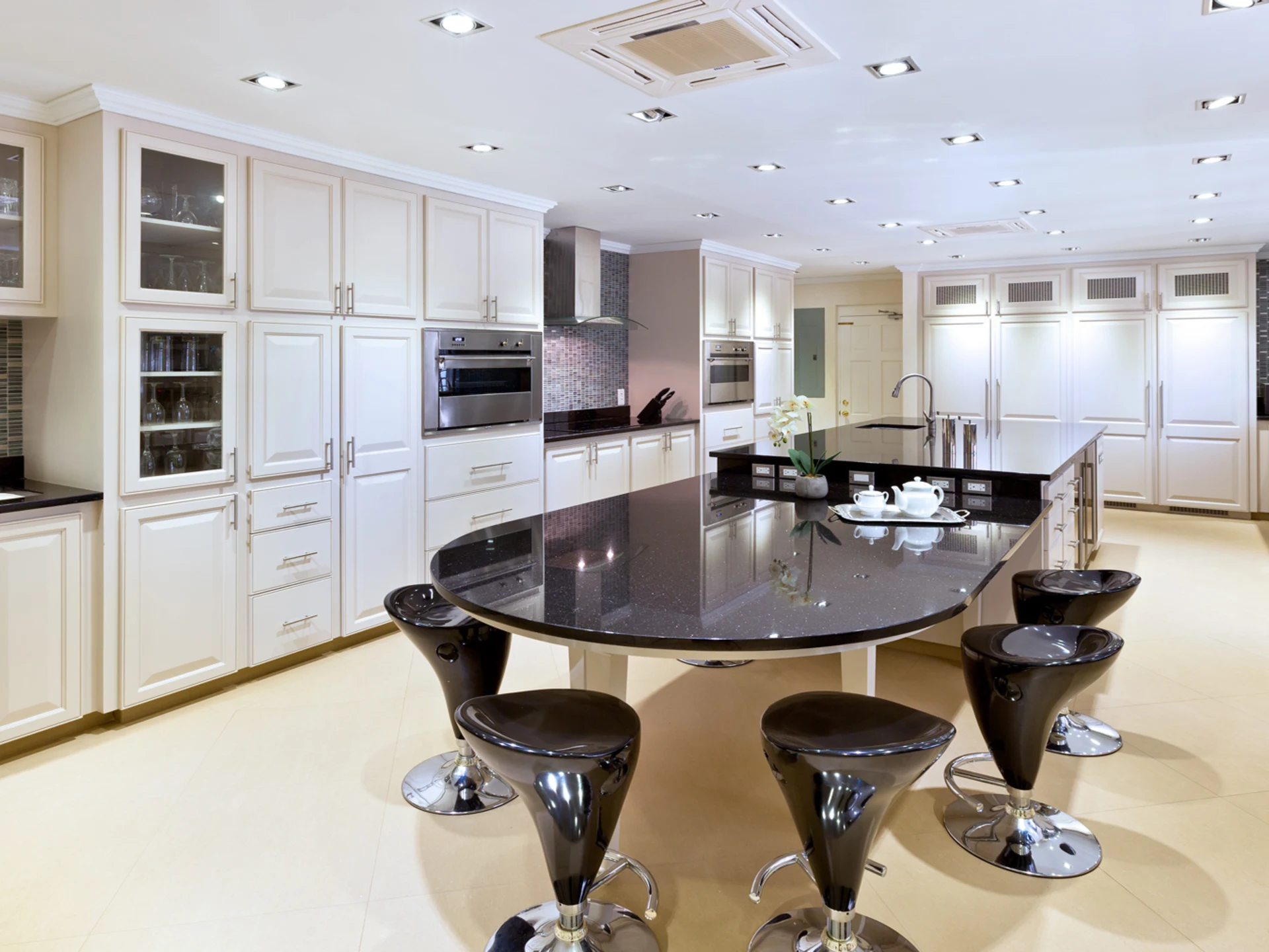 Grand, state of the art kitchen