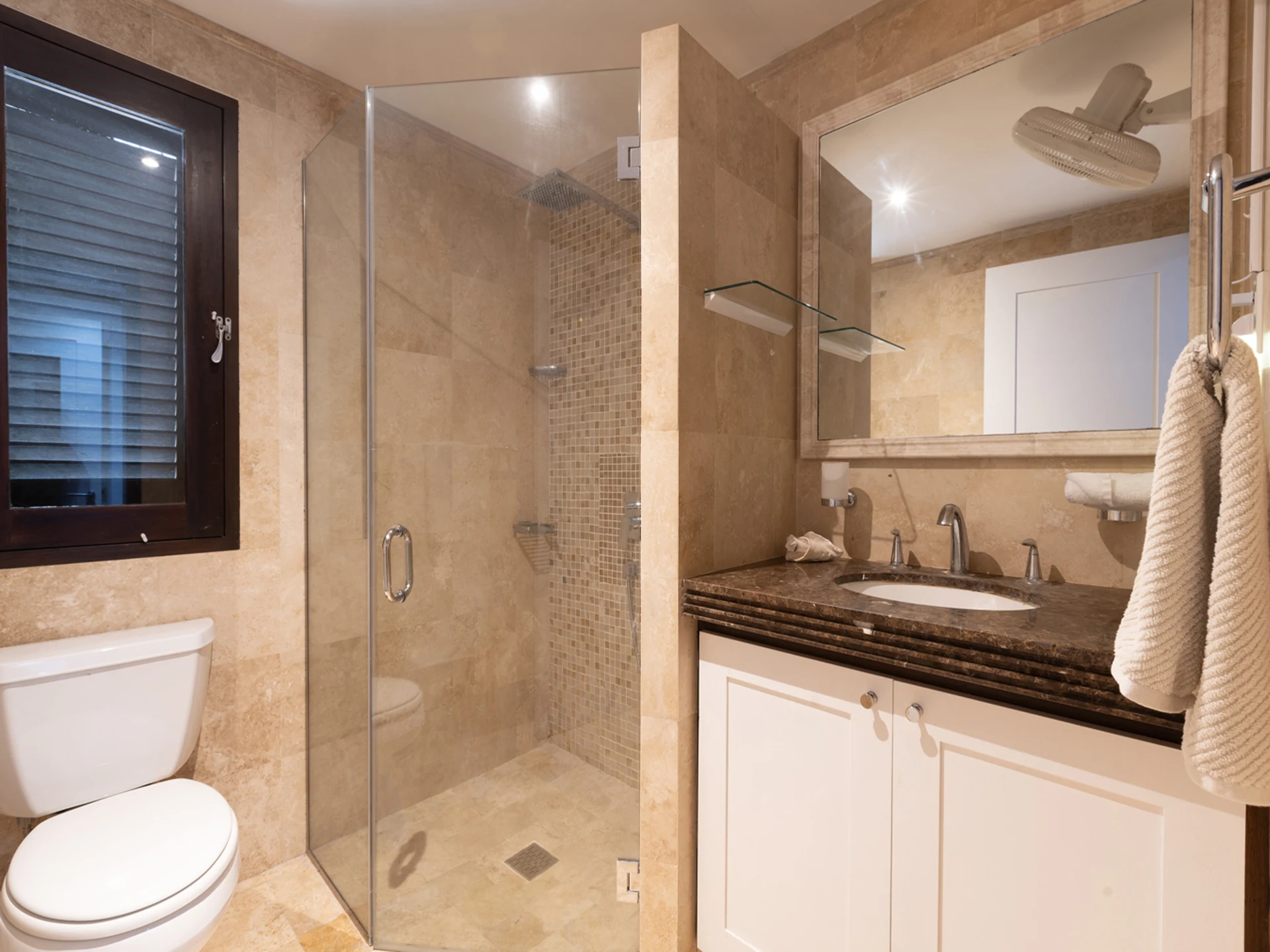 Guest bathroom suite