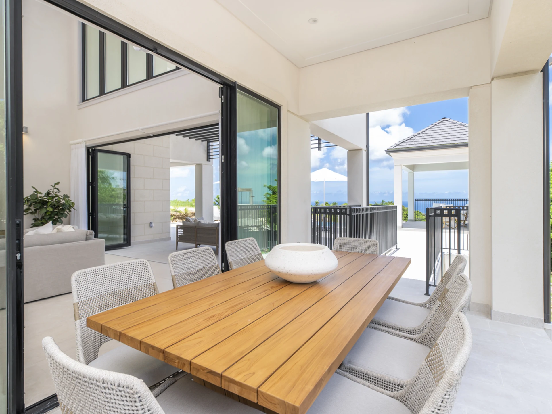 Alfresco dining