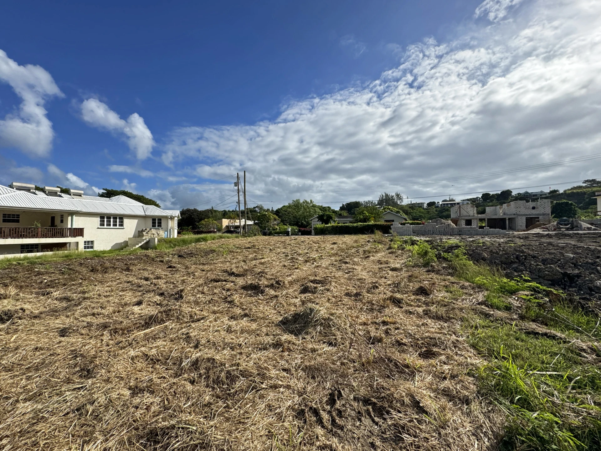 Large Lot in Great Neighbourhood