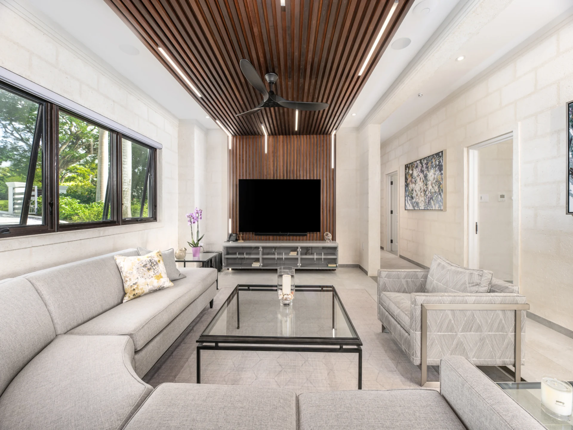 Spacious living room