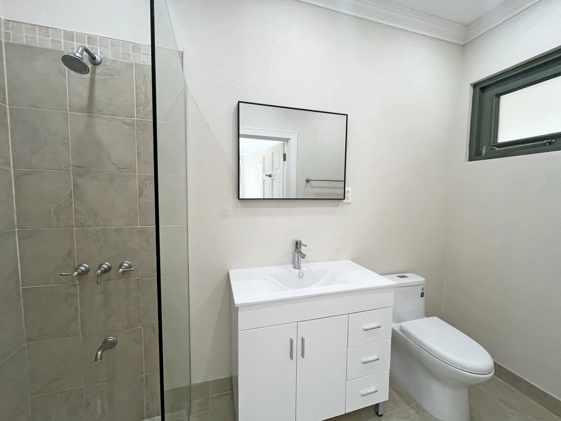 Ensuite primary bathroom