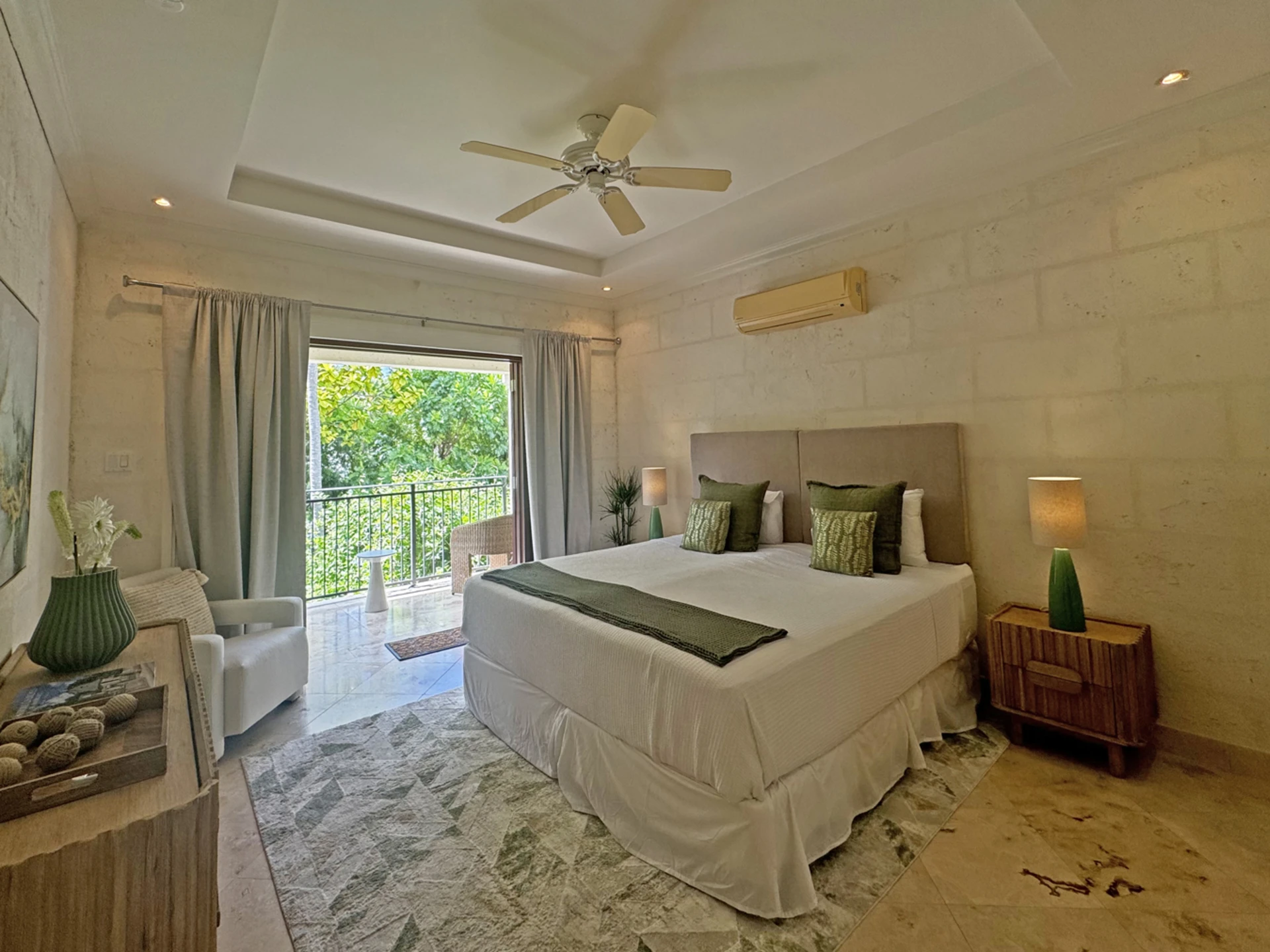 Guest bedroom suite