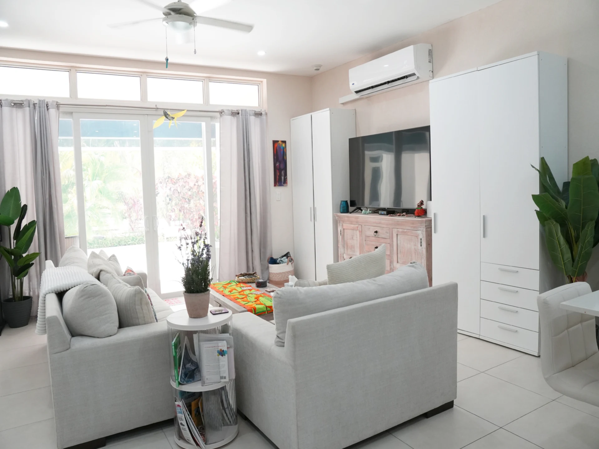 Sitting room opens to Terrace