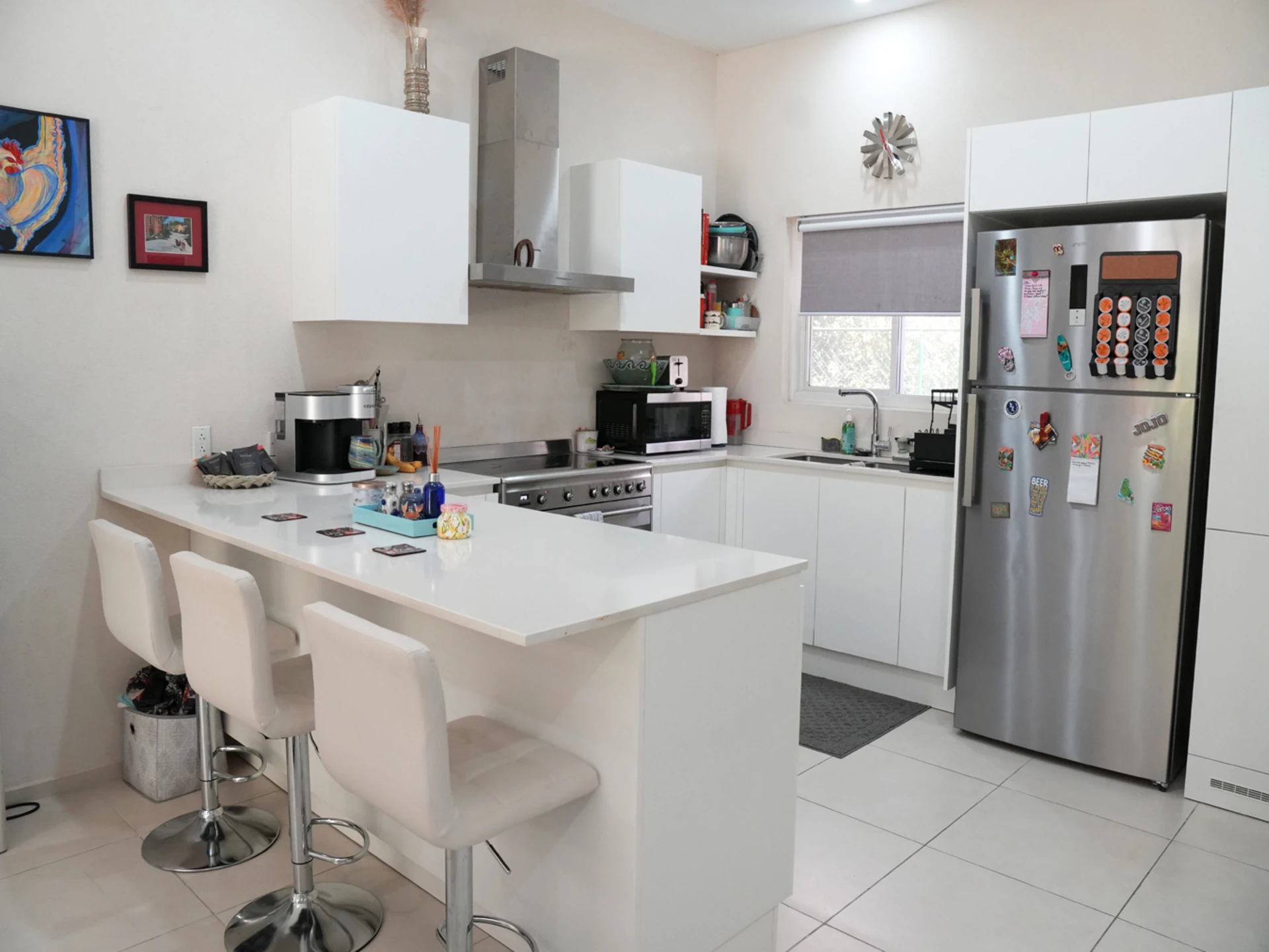 Well equipped kitchen and sit up dining