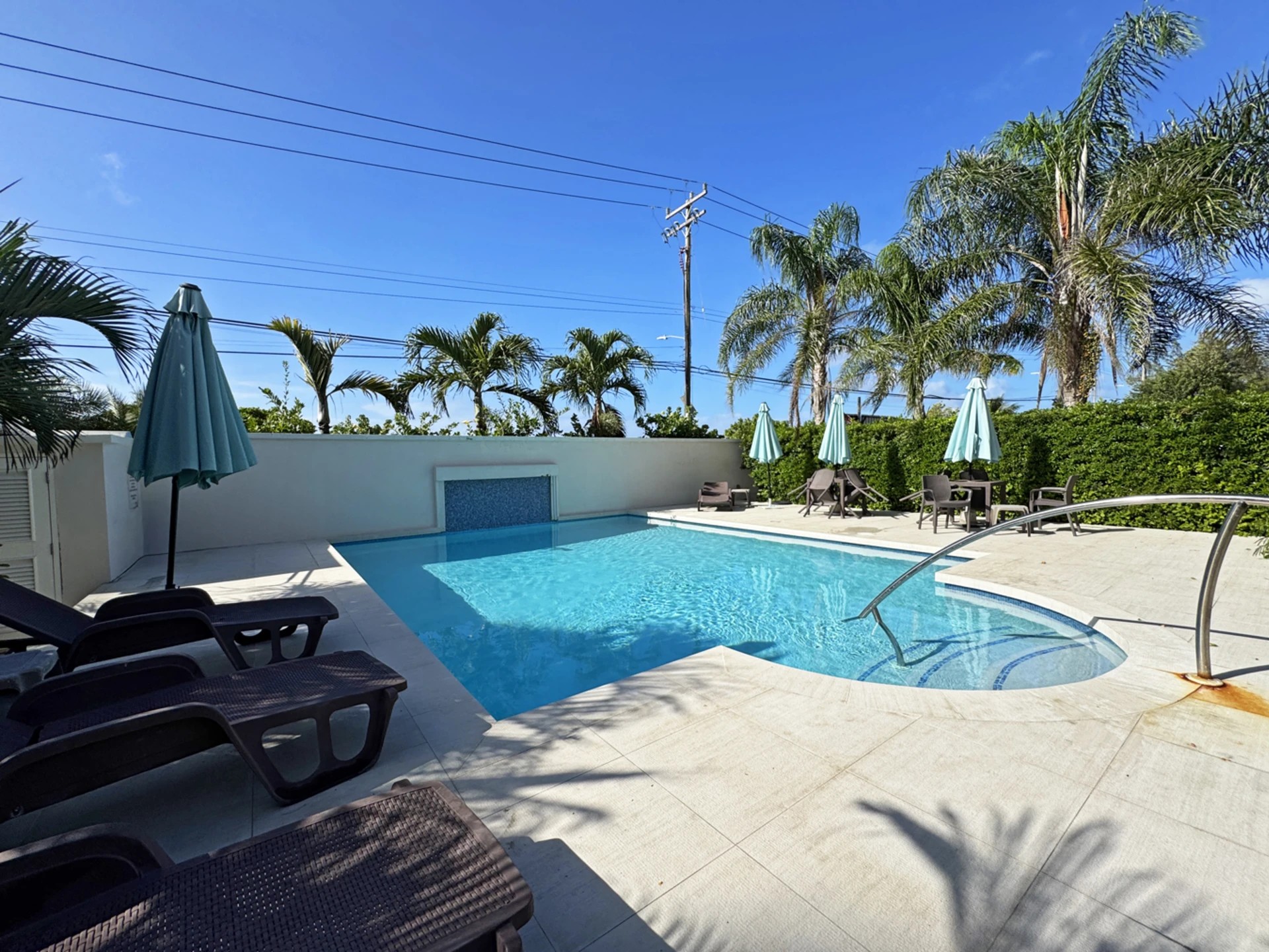 Relaxing pool and deck