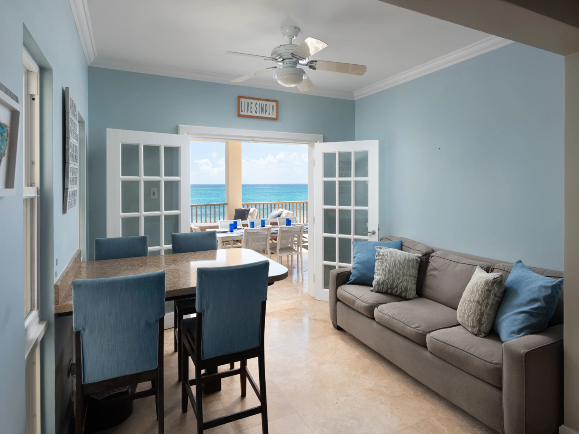 Breakfast room