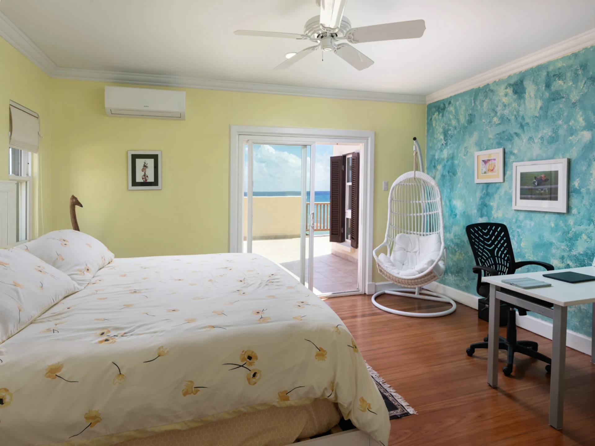 Guest bedroom connects to the terrace
