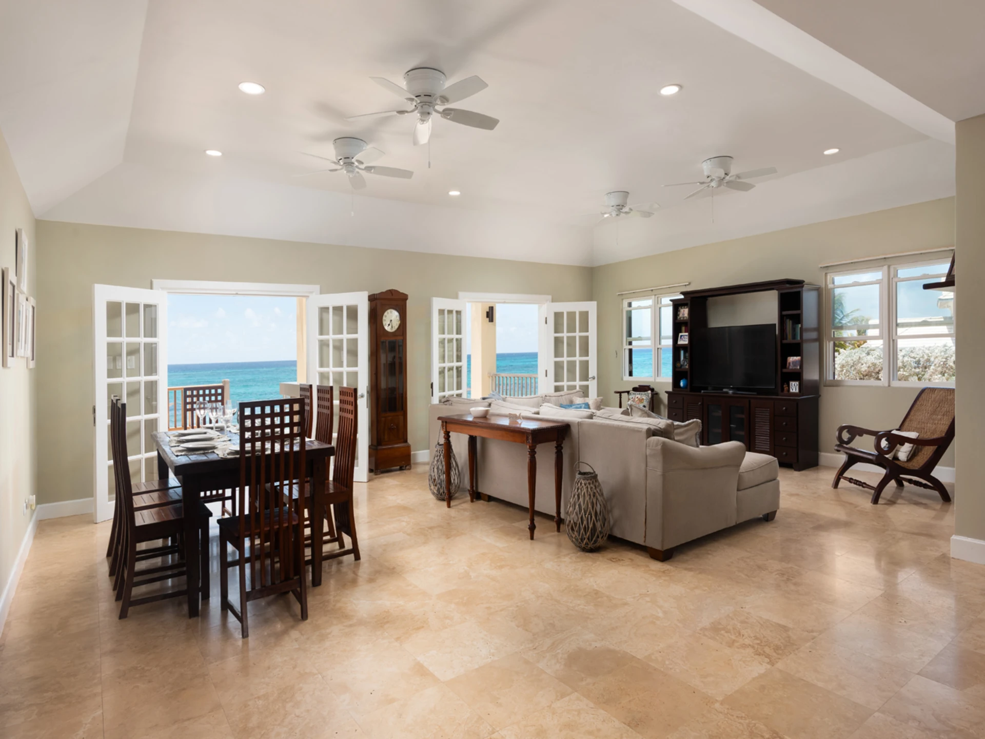 Expansive living & dining area