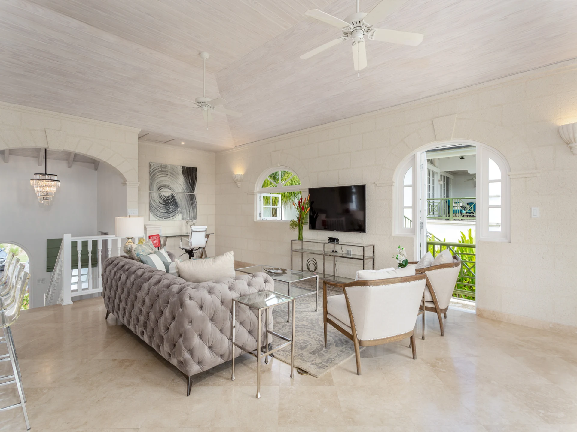 Spacious Living room