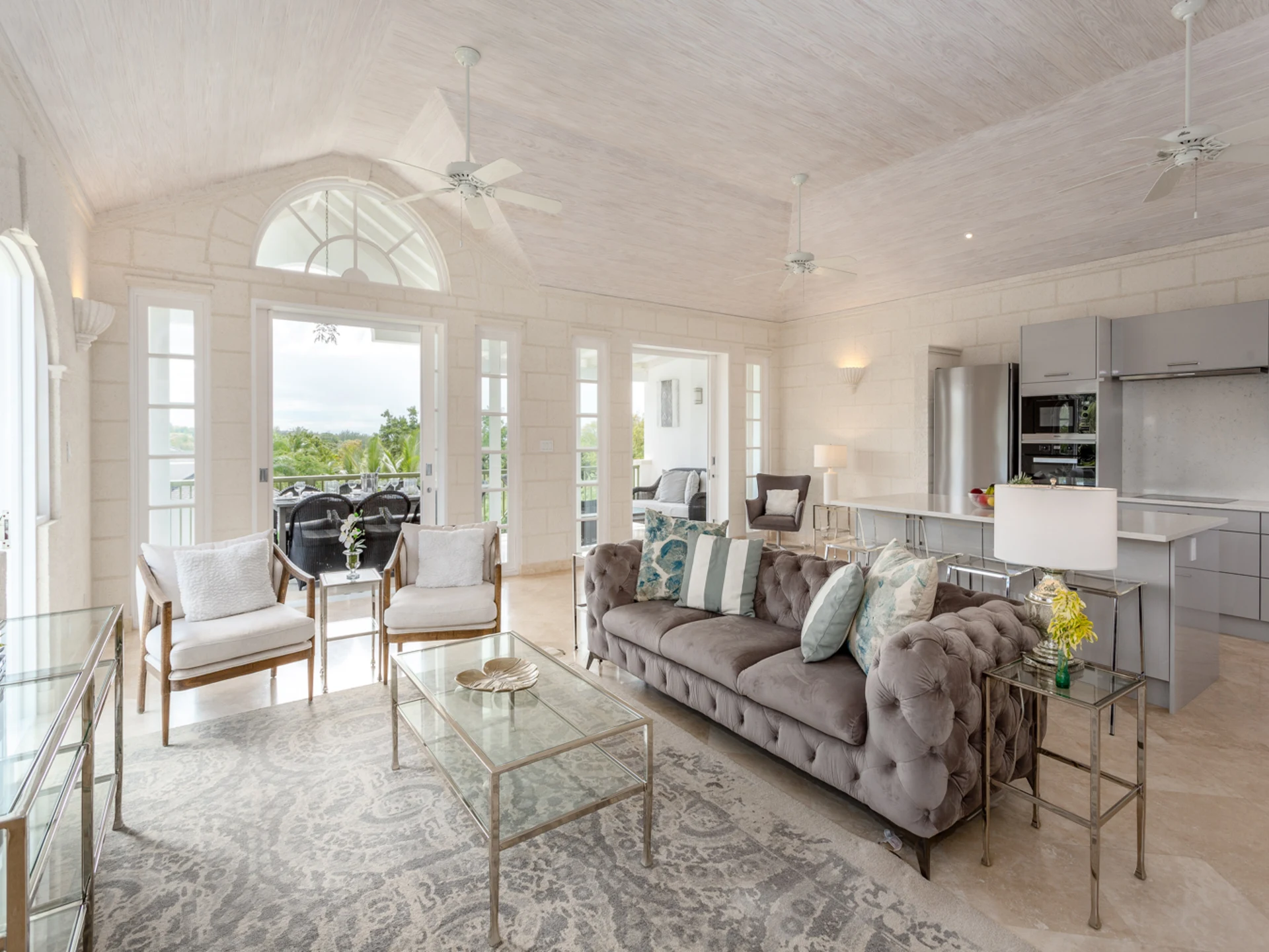 Spacious living room