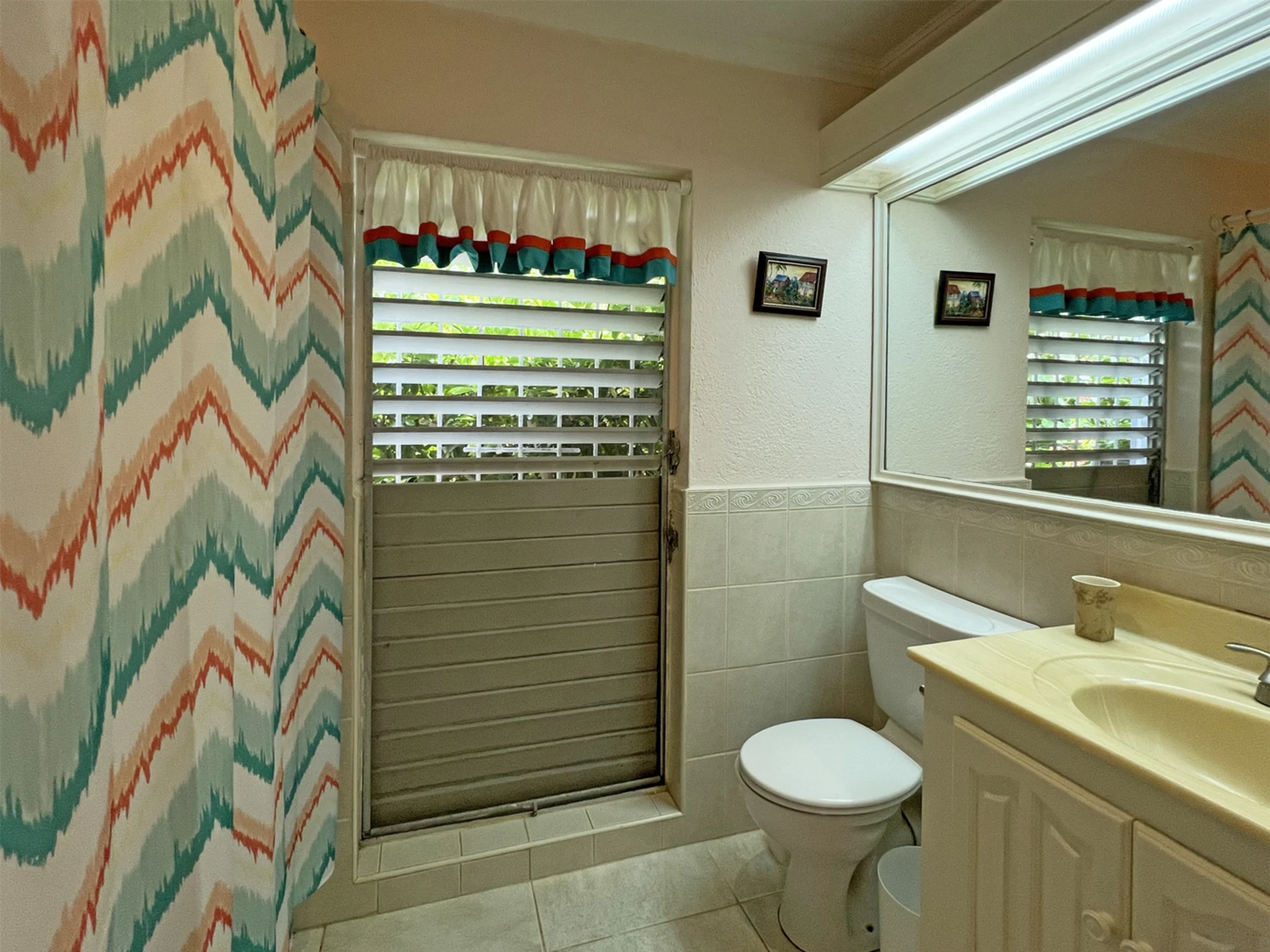 En-suite guest bathroom