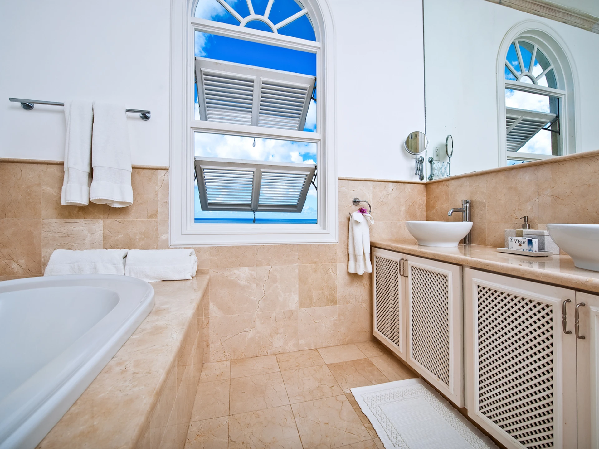 Guest bathroom suite