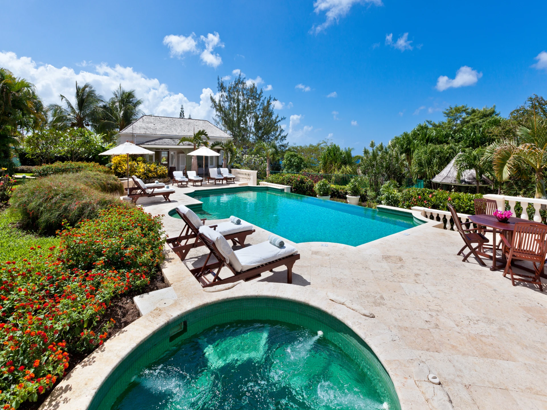 Pool, jacuzzi and beautifully landscaped gardens