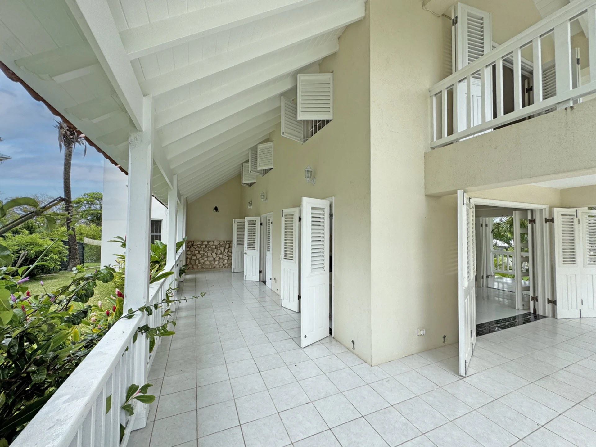 Wrap around verandah