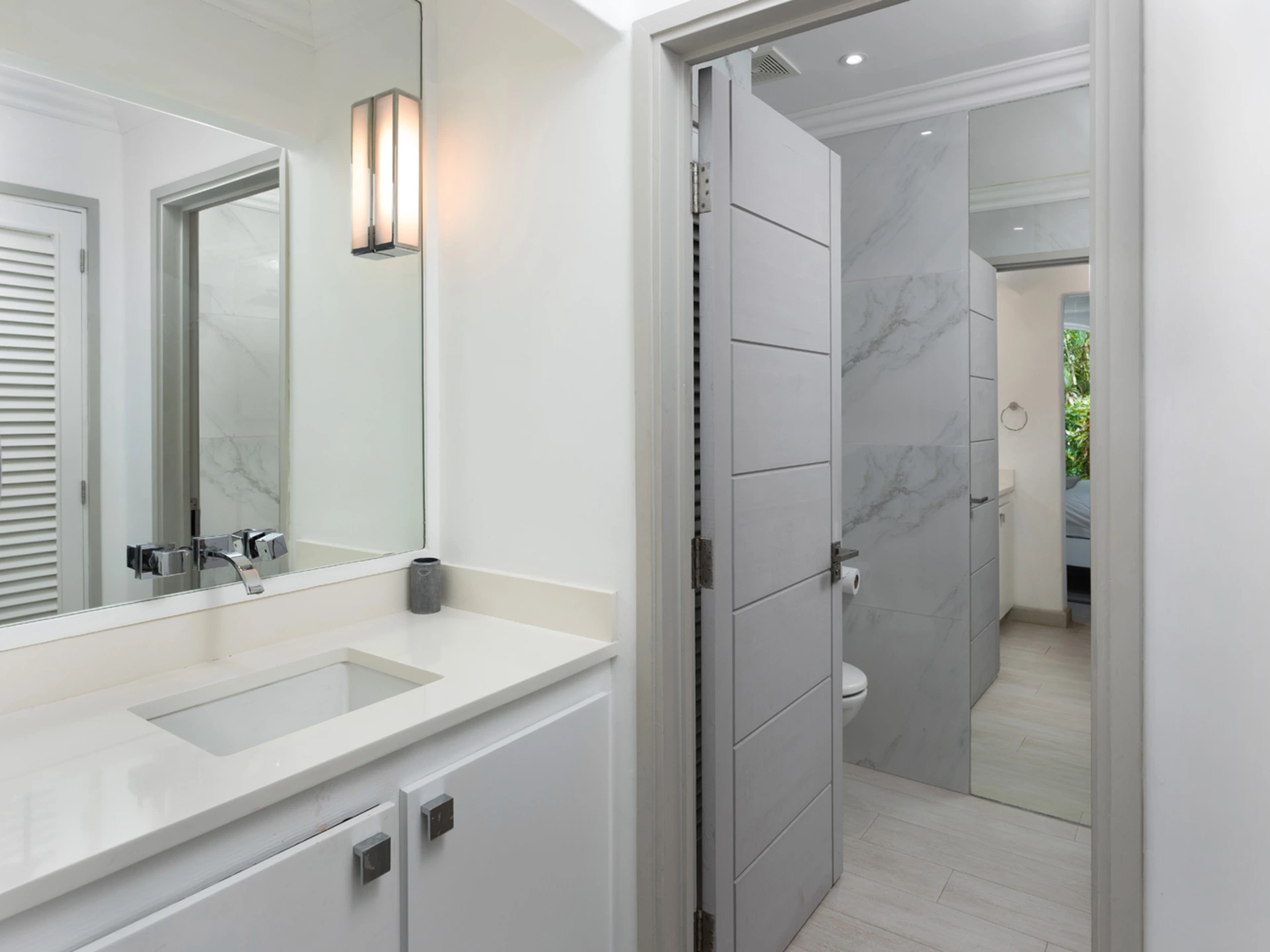 Each bedroom has an en-suite bathroom