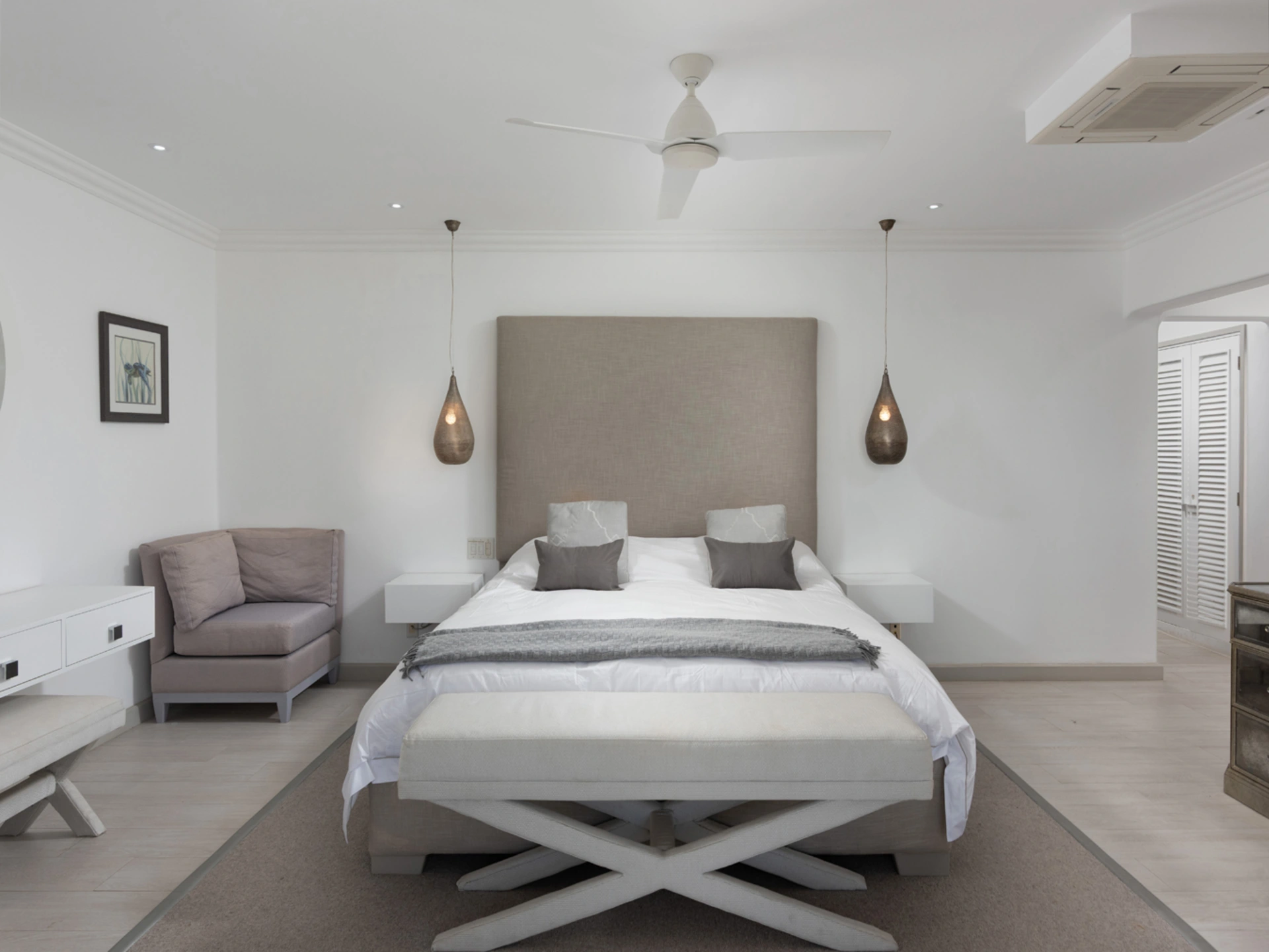 Grand, primary suite