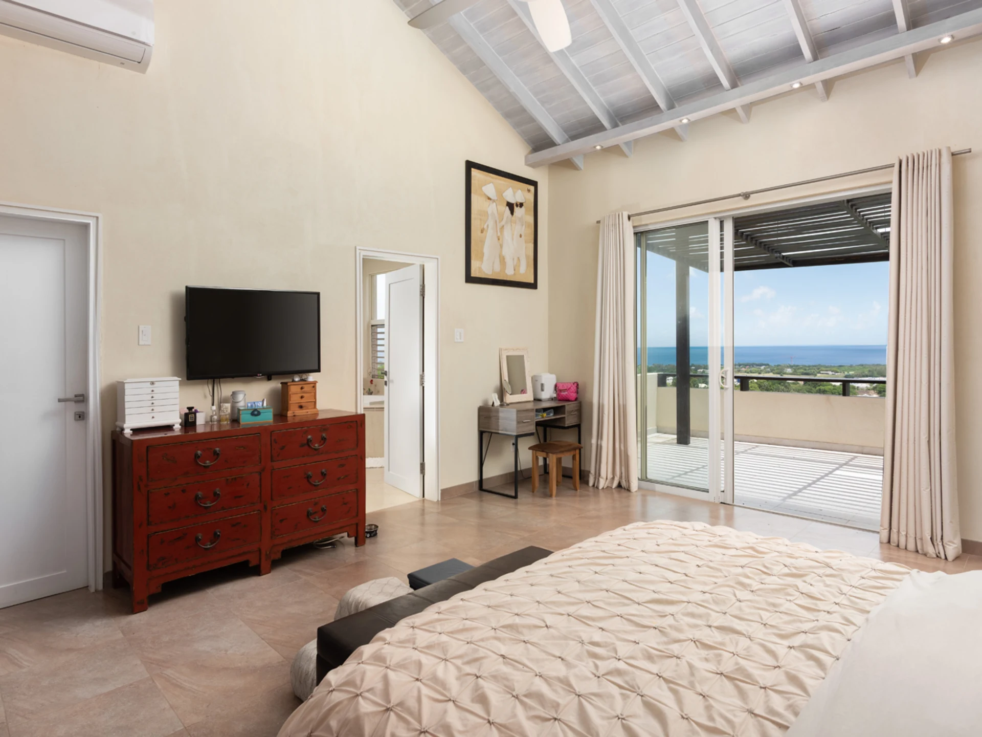 Large Bedroom