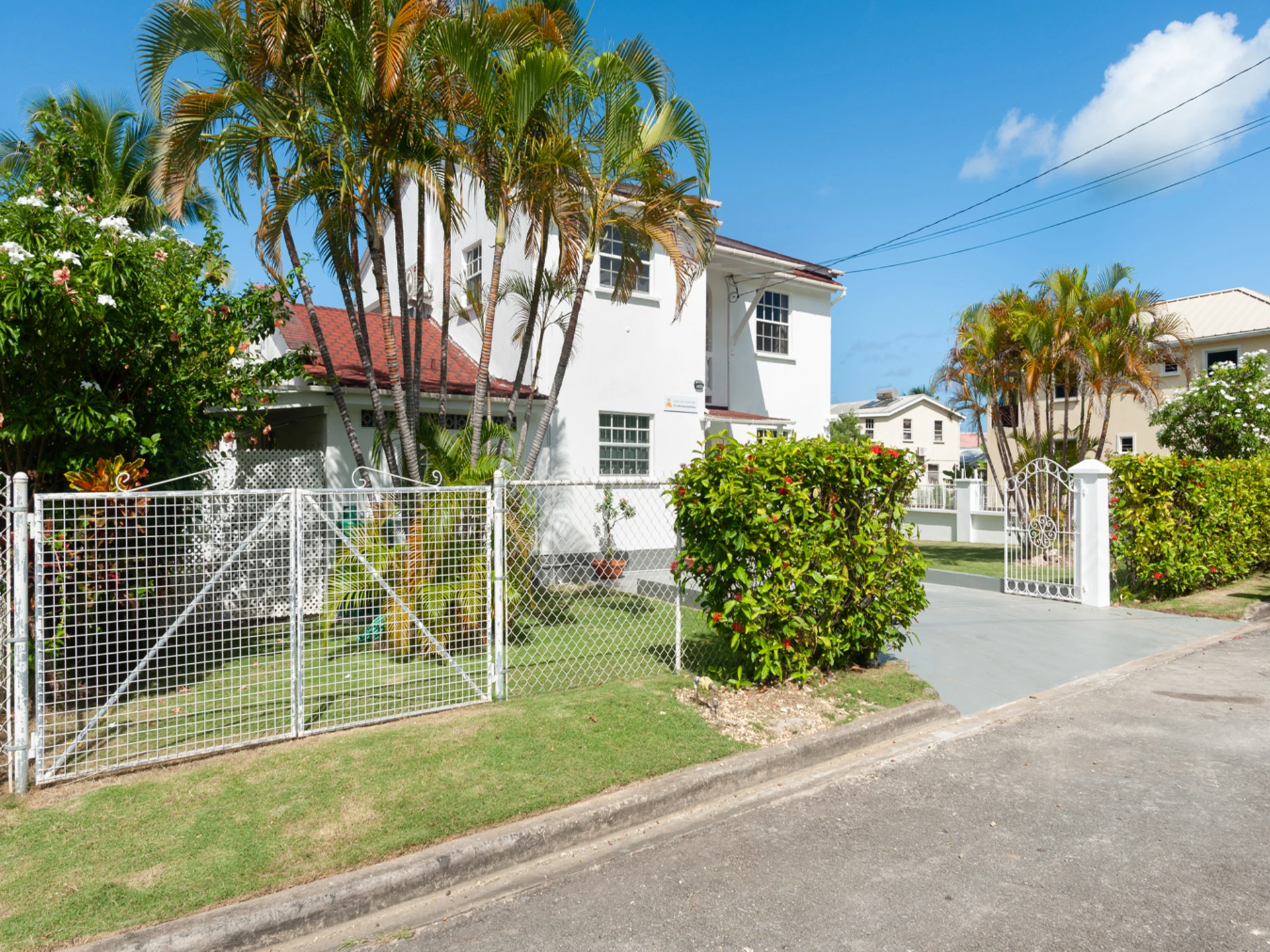 Street and driveway to Heywoods 171