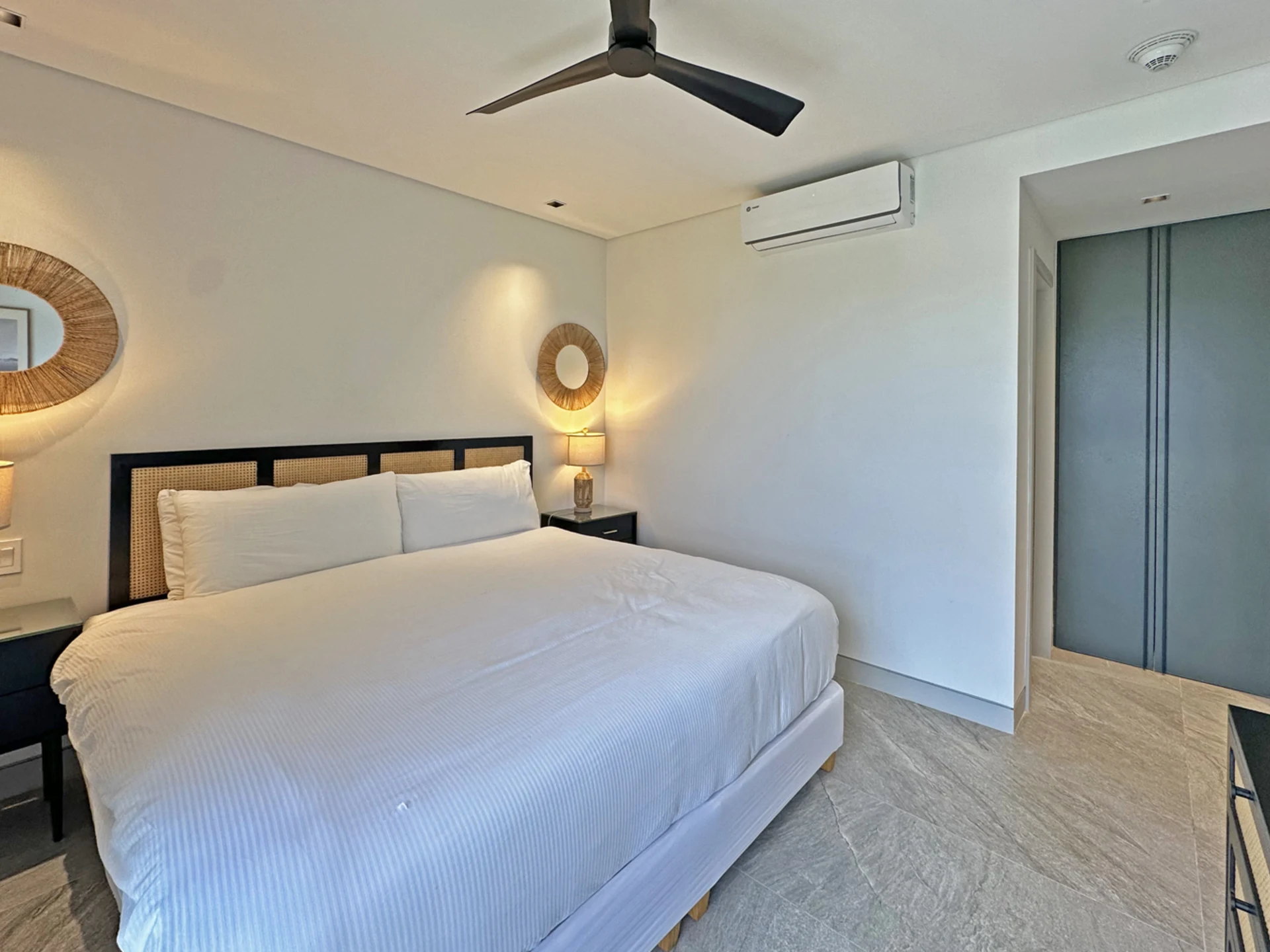Guest bedroom suite