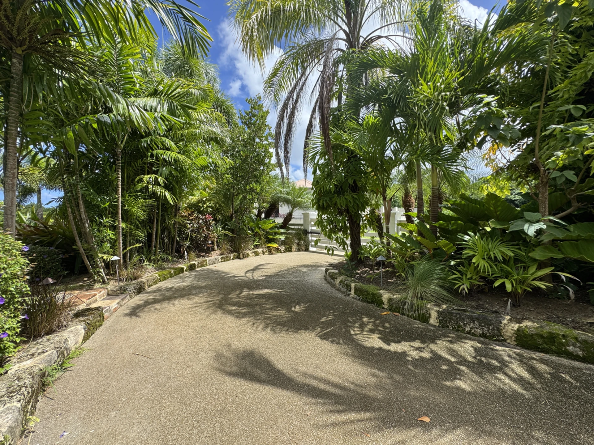 Driveway to No 106L