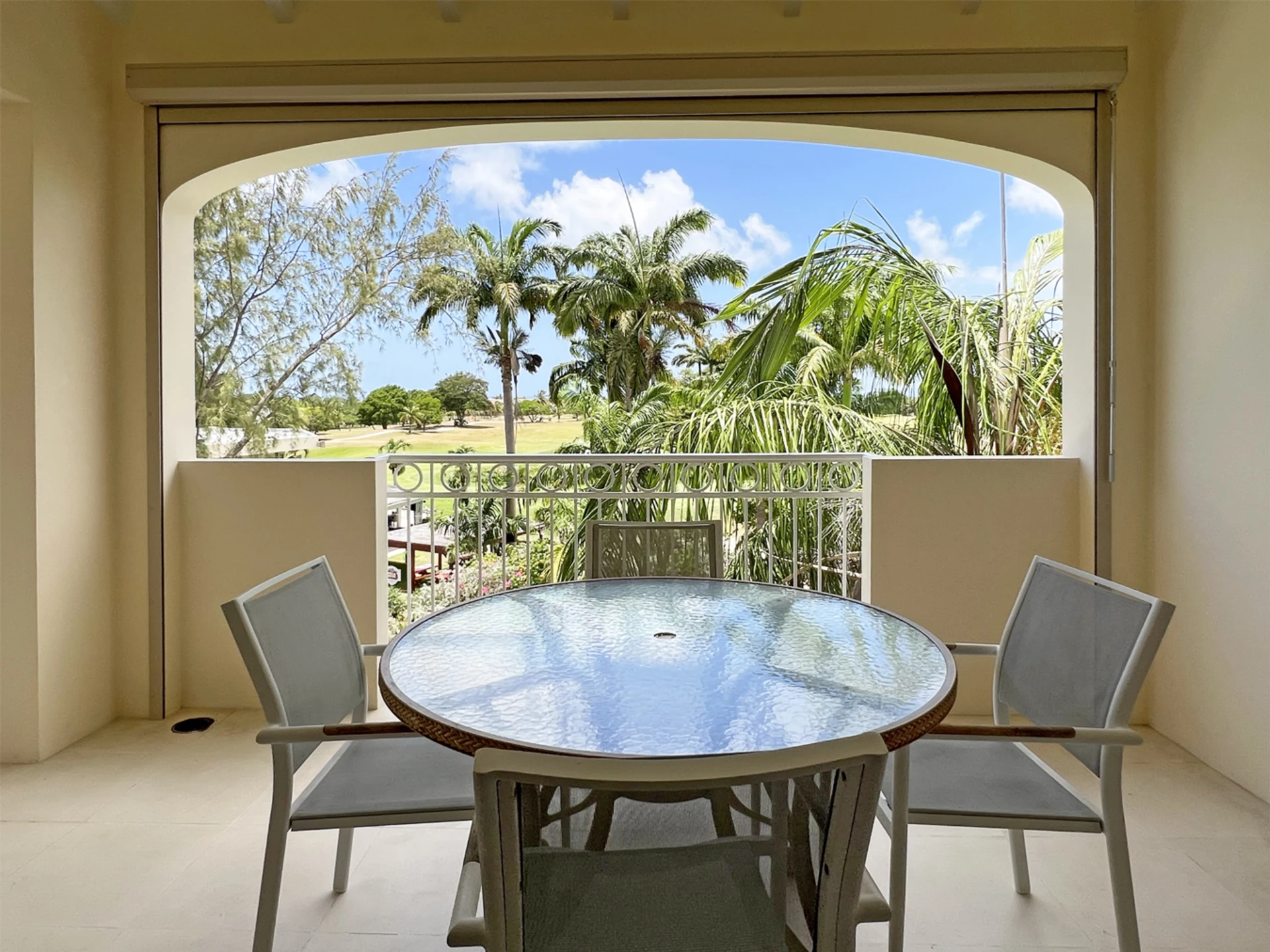 Outdoor dining on the balcony