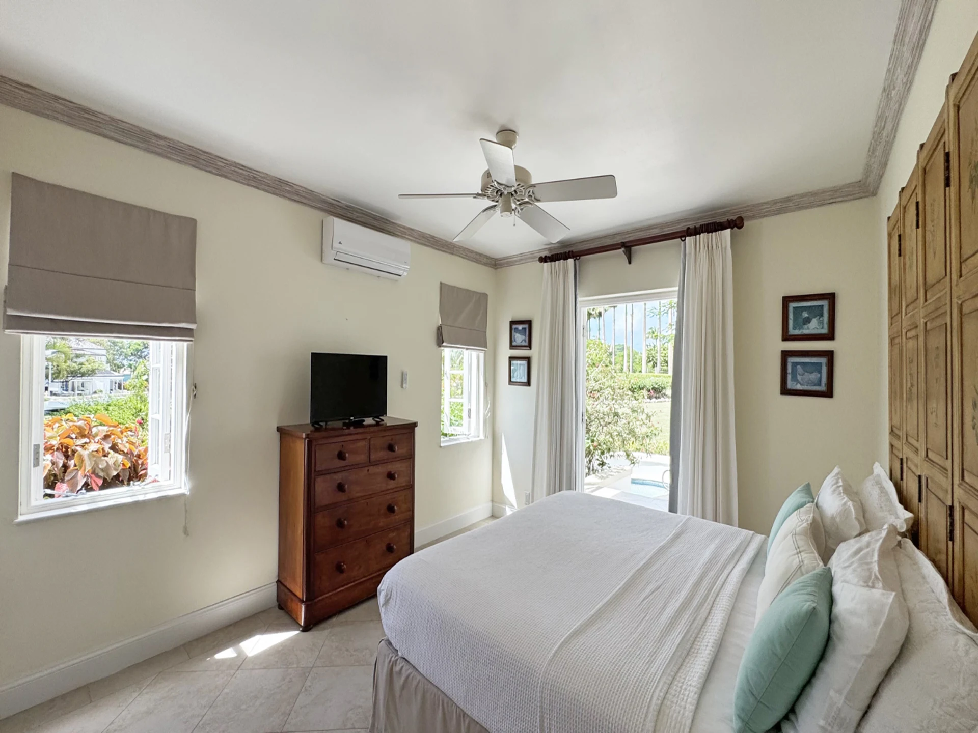 Ensuite guest bedroom downstairs