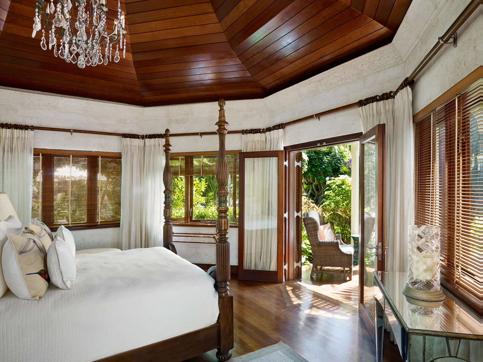 Guest bedroom suite