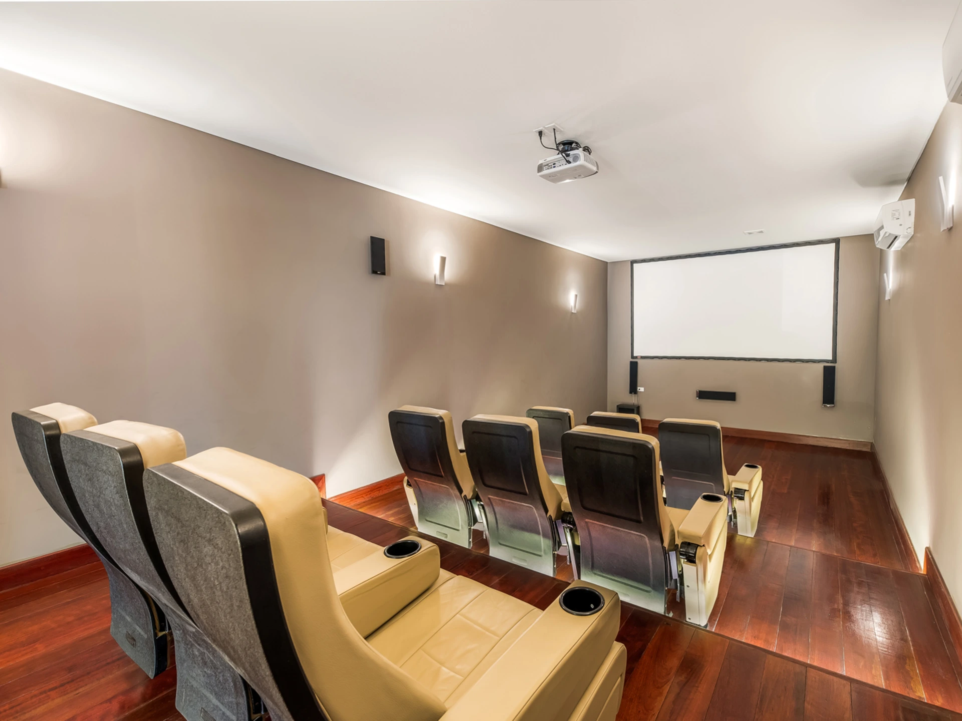 9 Seater Cinema
