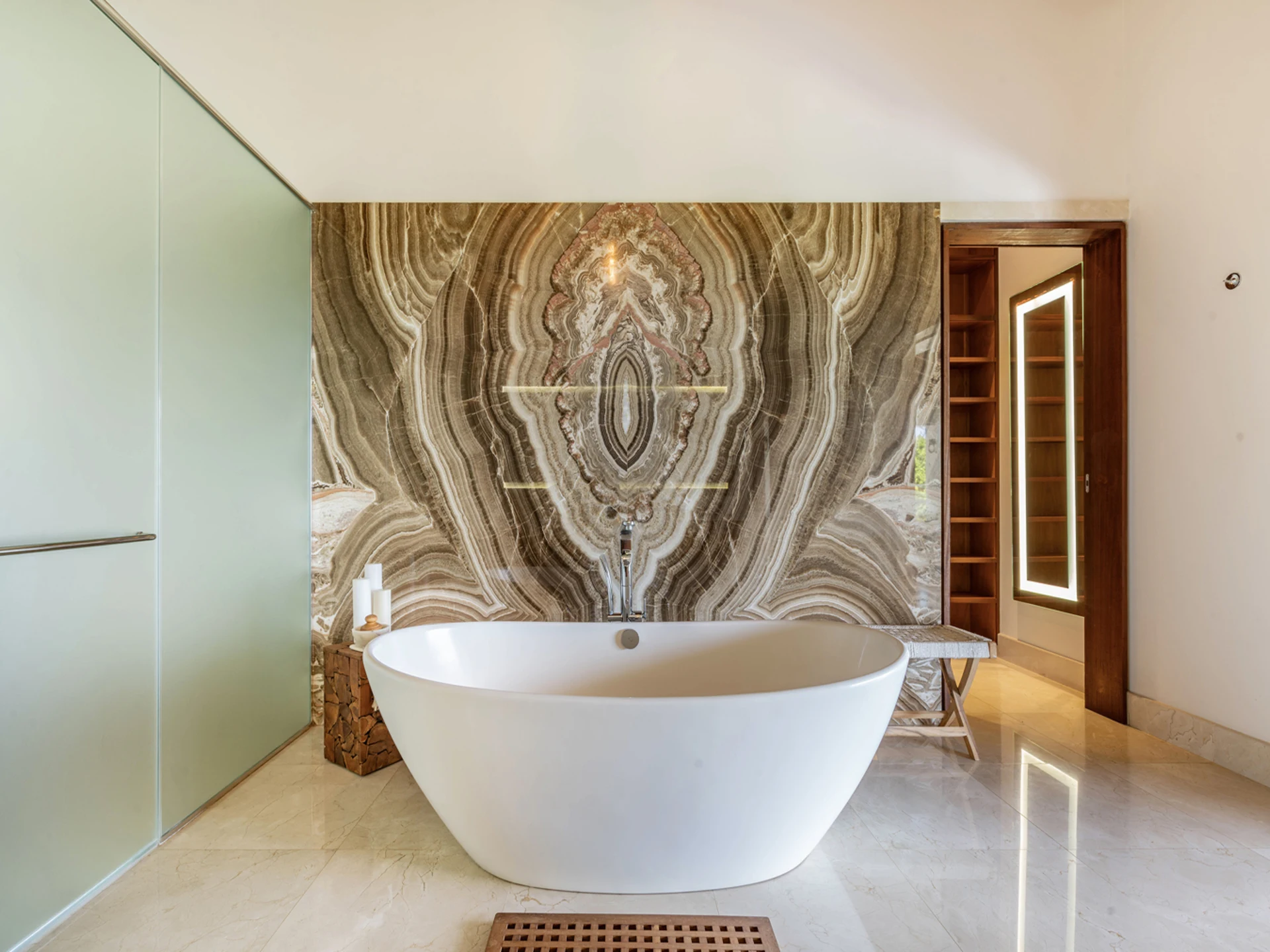 Primary Ensuite with Quartz Wall