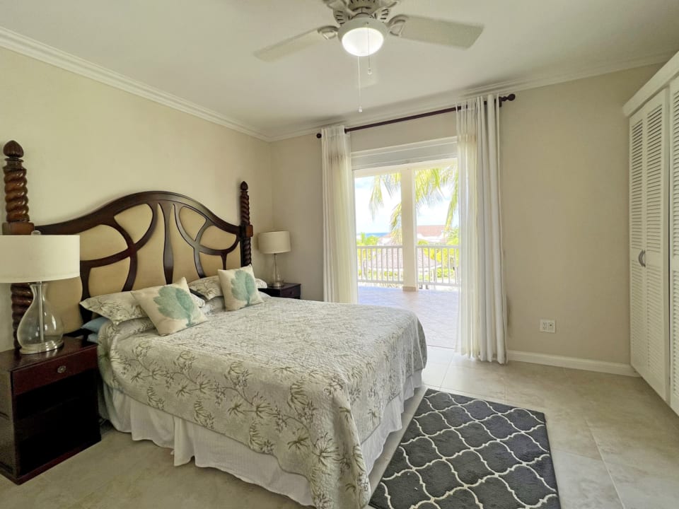 Ceiling fans & AC in all bedrooms