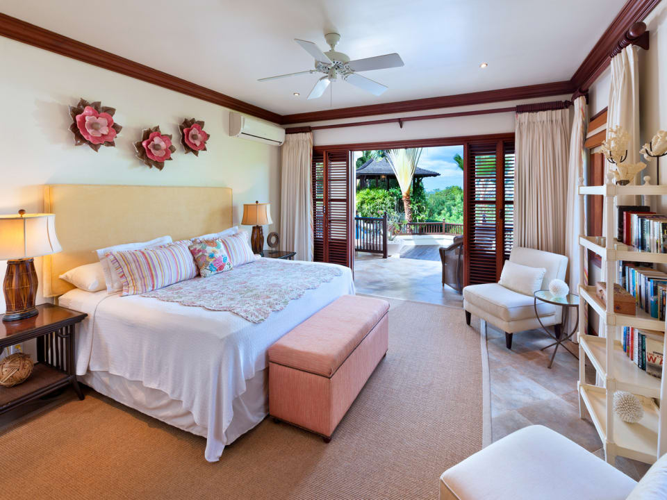 Guest bedroom on ground floor