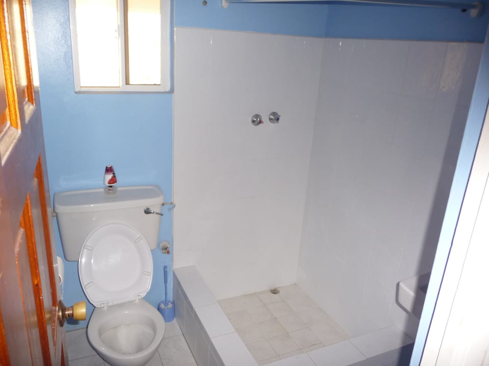 BATHROOM IN MAIN BUILDING