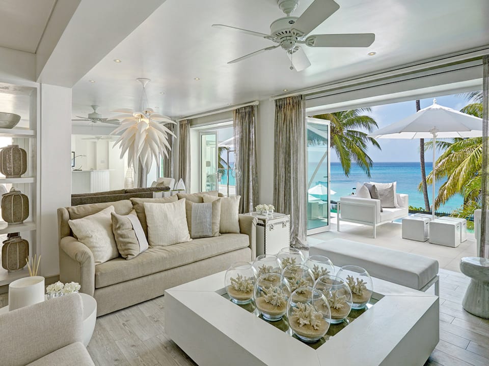 Footprints Beachfront Villa - Beautiful living spaces