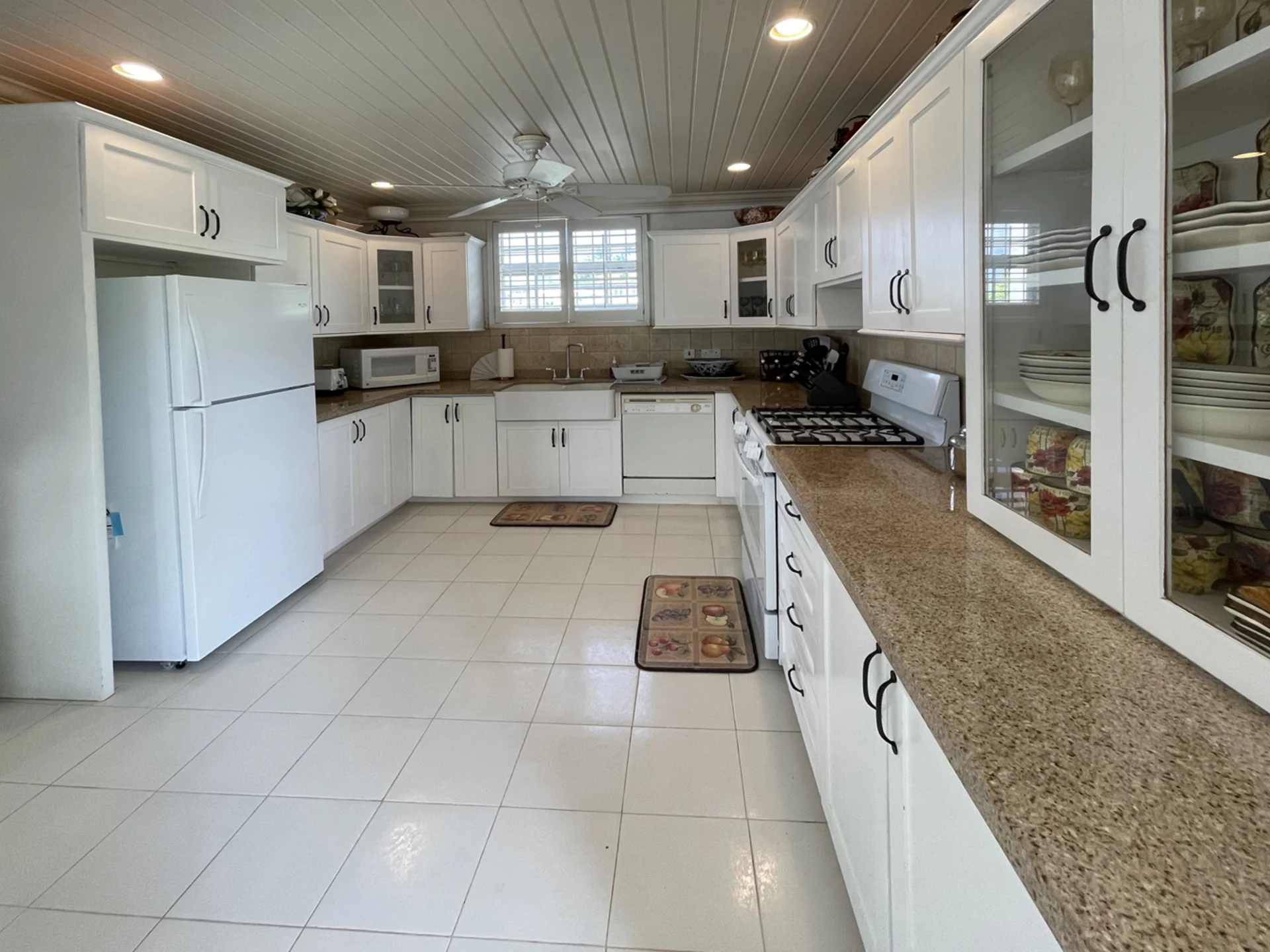 Well equipped kitchen