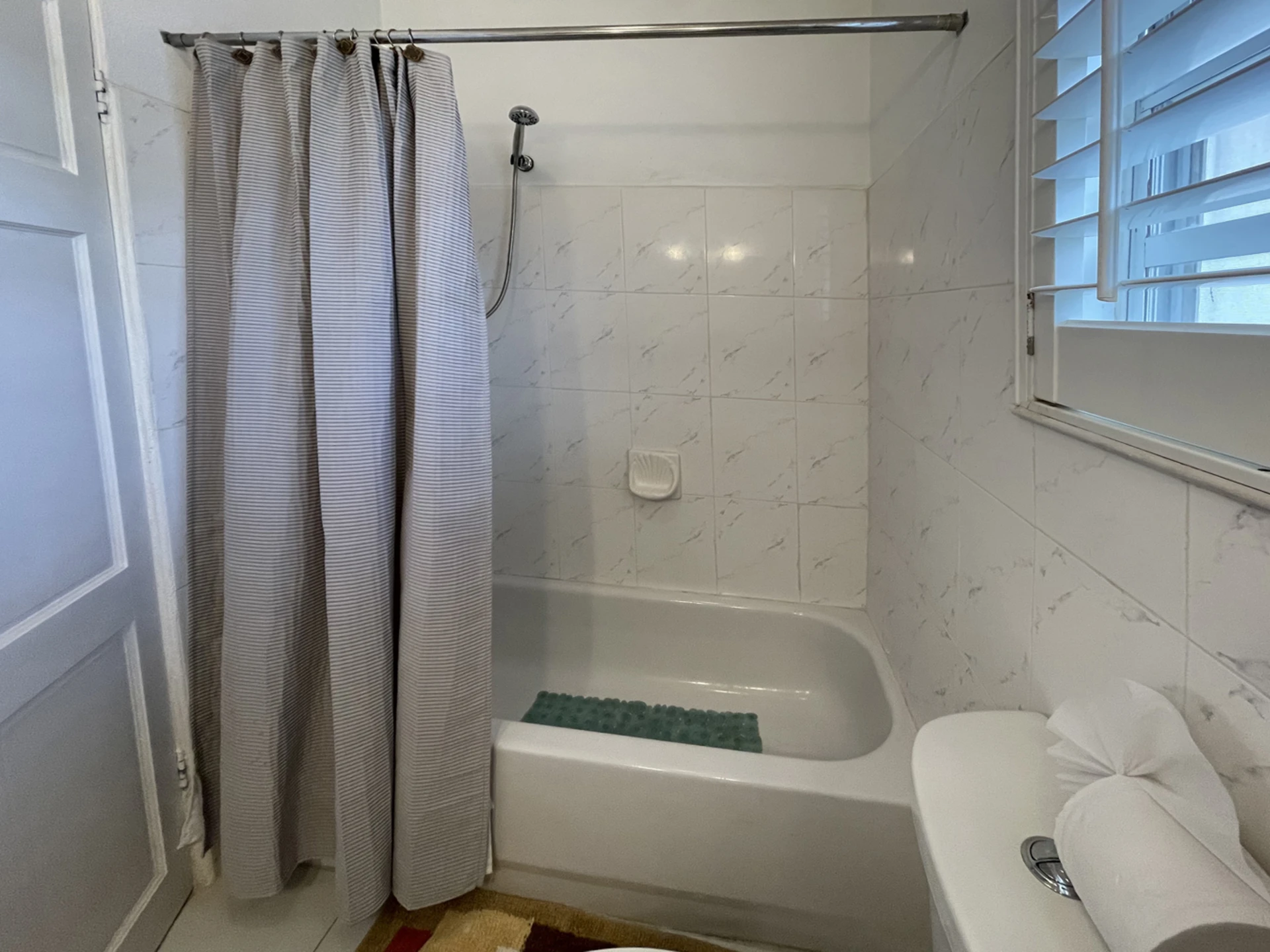 Ensuite second bathroom