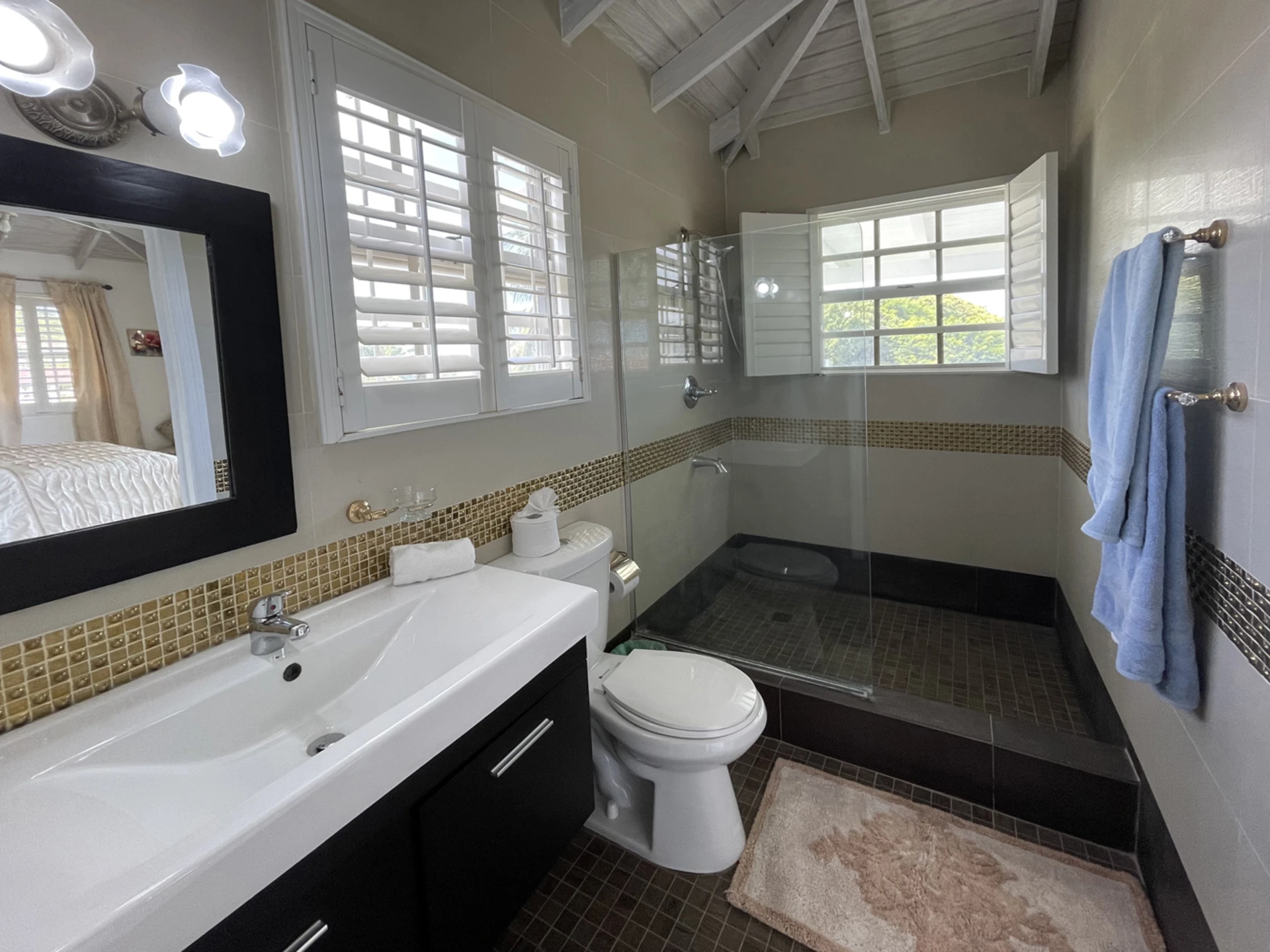 Ensuite main bathroom